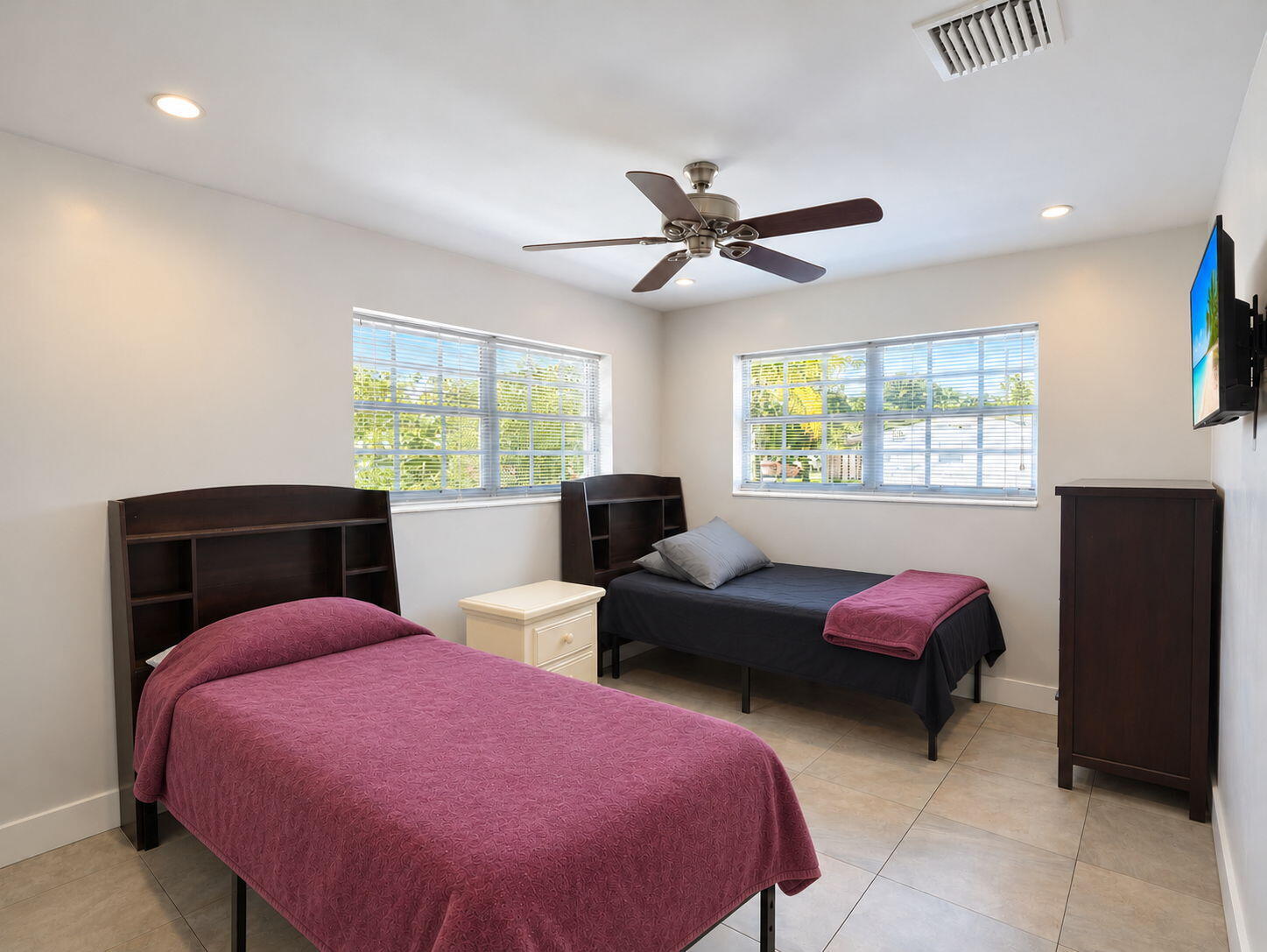 26-web-or-mls-Daniel_904_NE_10th_Ave_25