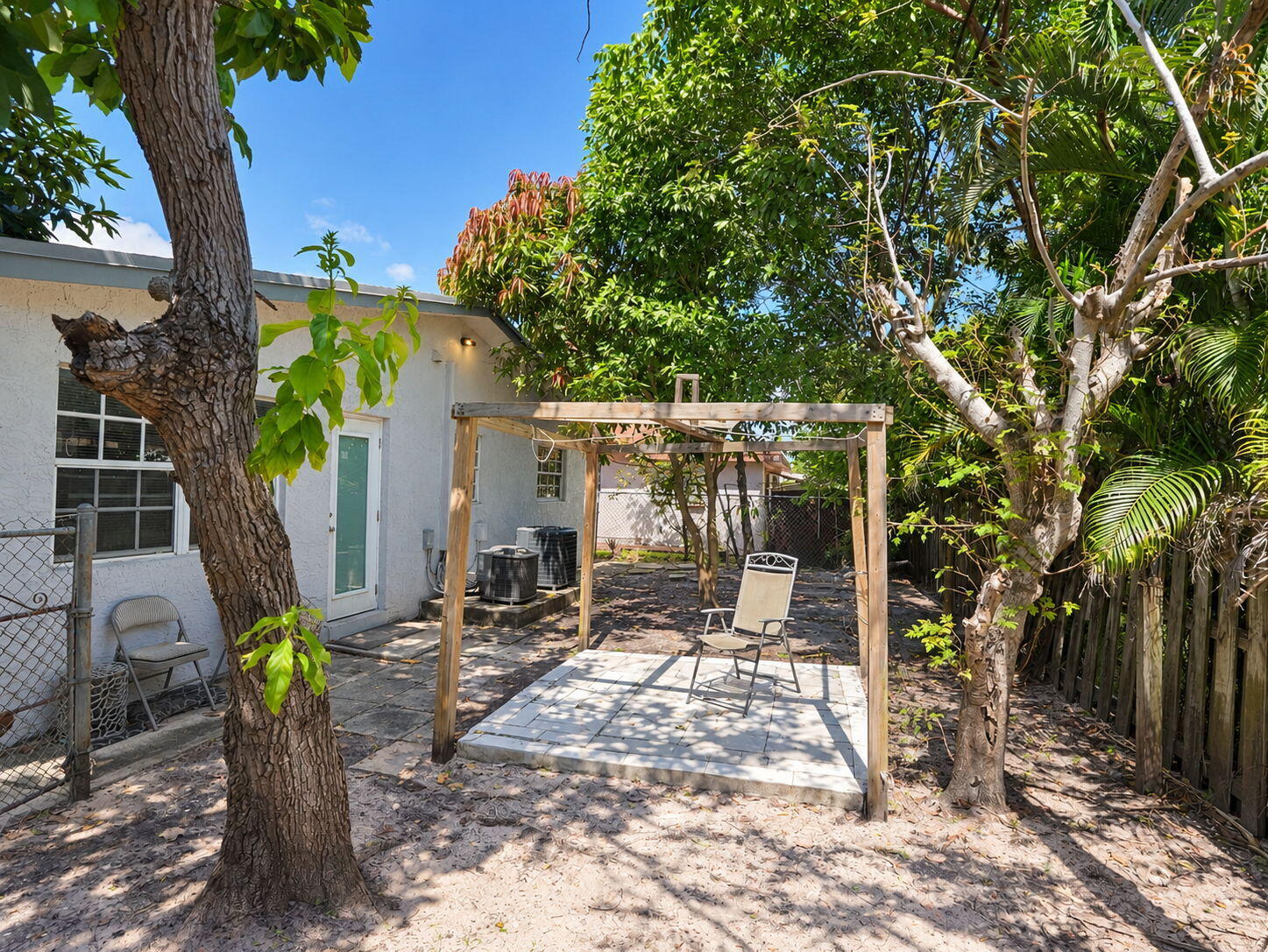 36-web-or-mls-Daniel_904_NE_10th_Ave_35
