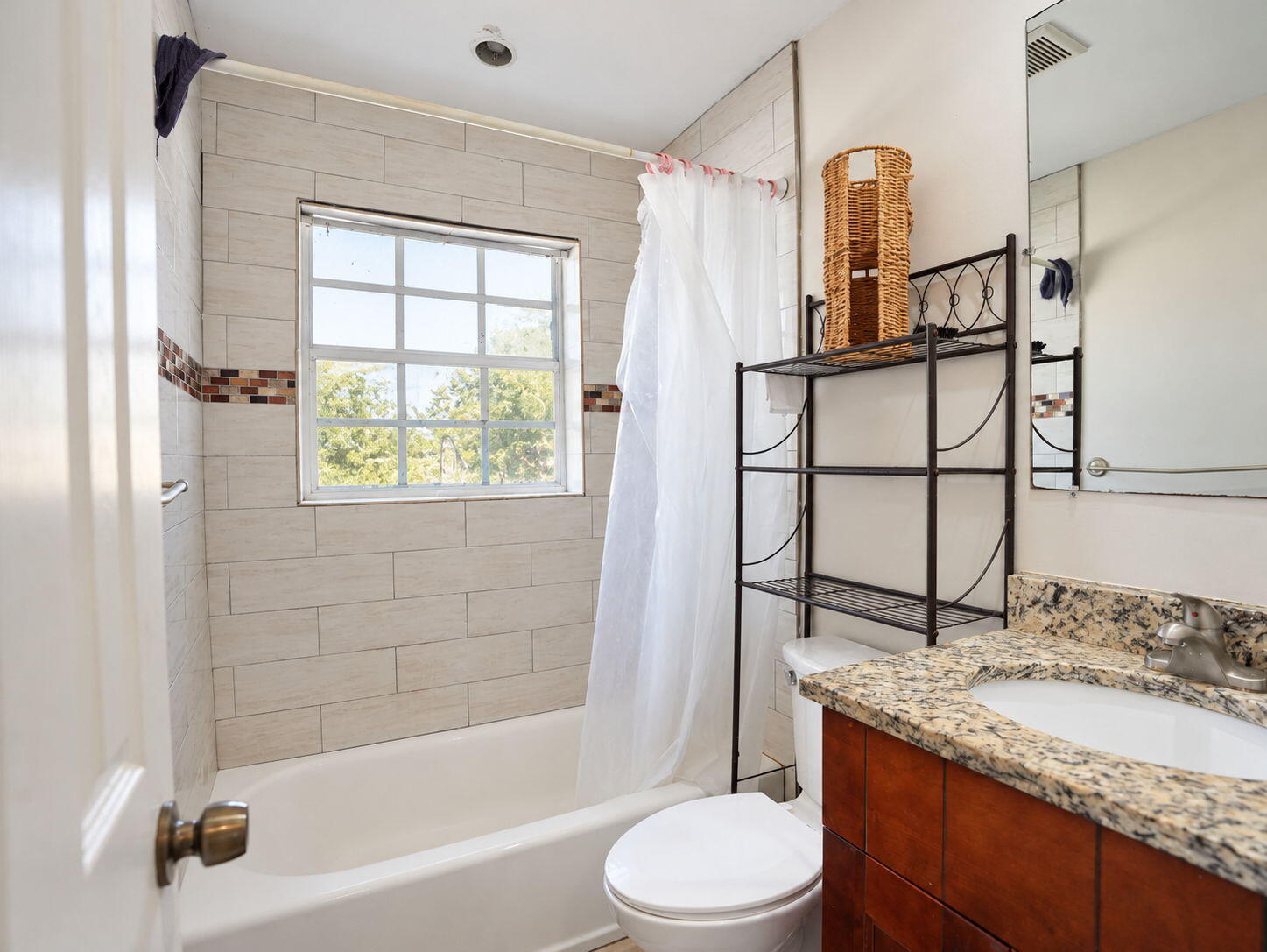 27-web-or-mls-Daniel_904_NE_10th_Ave_26