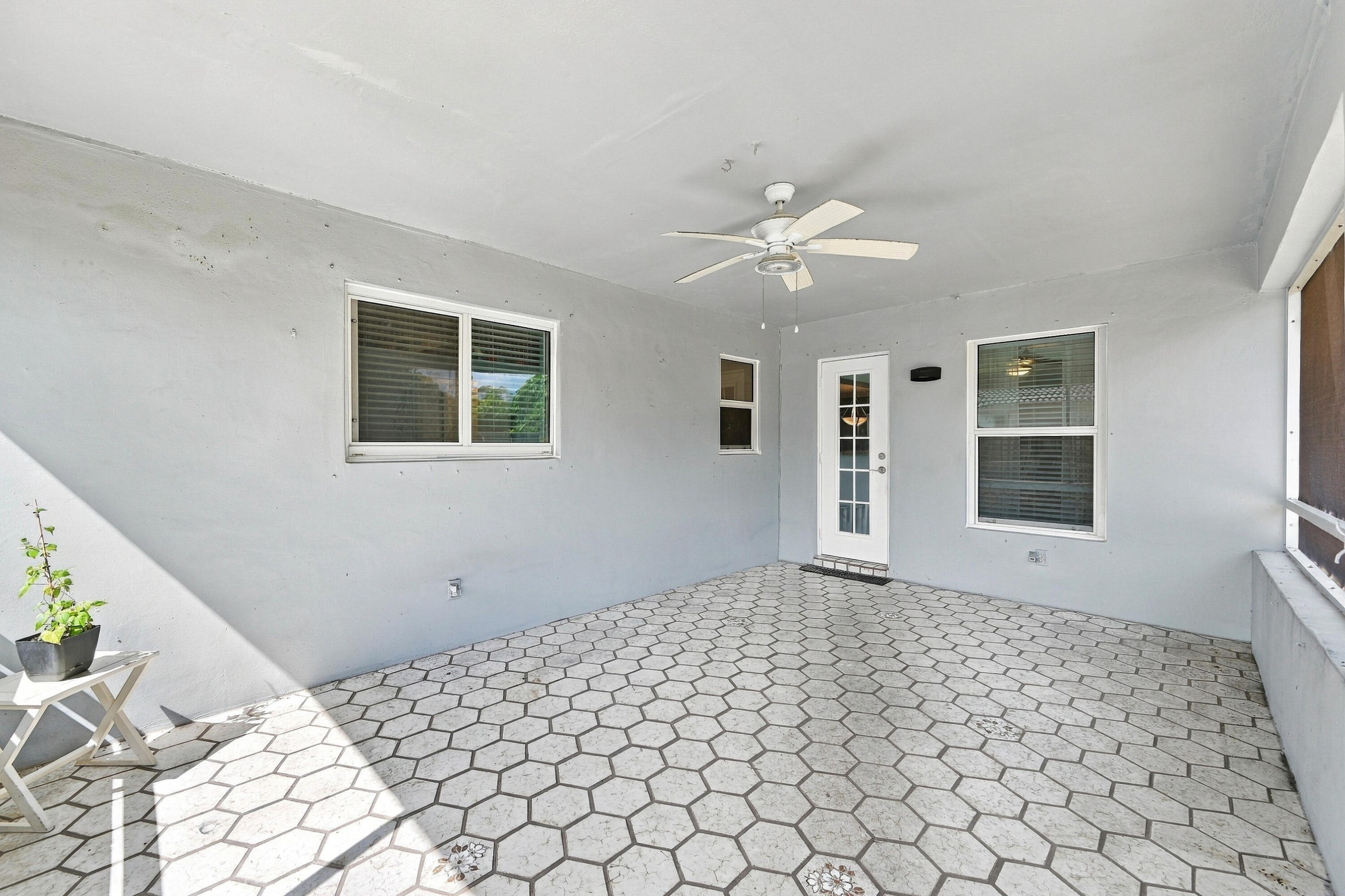 35_sun room