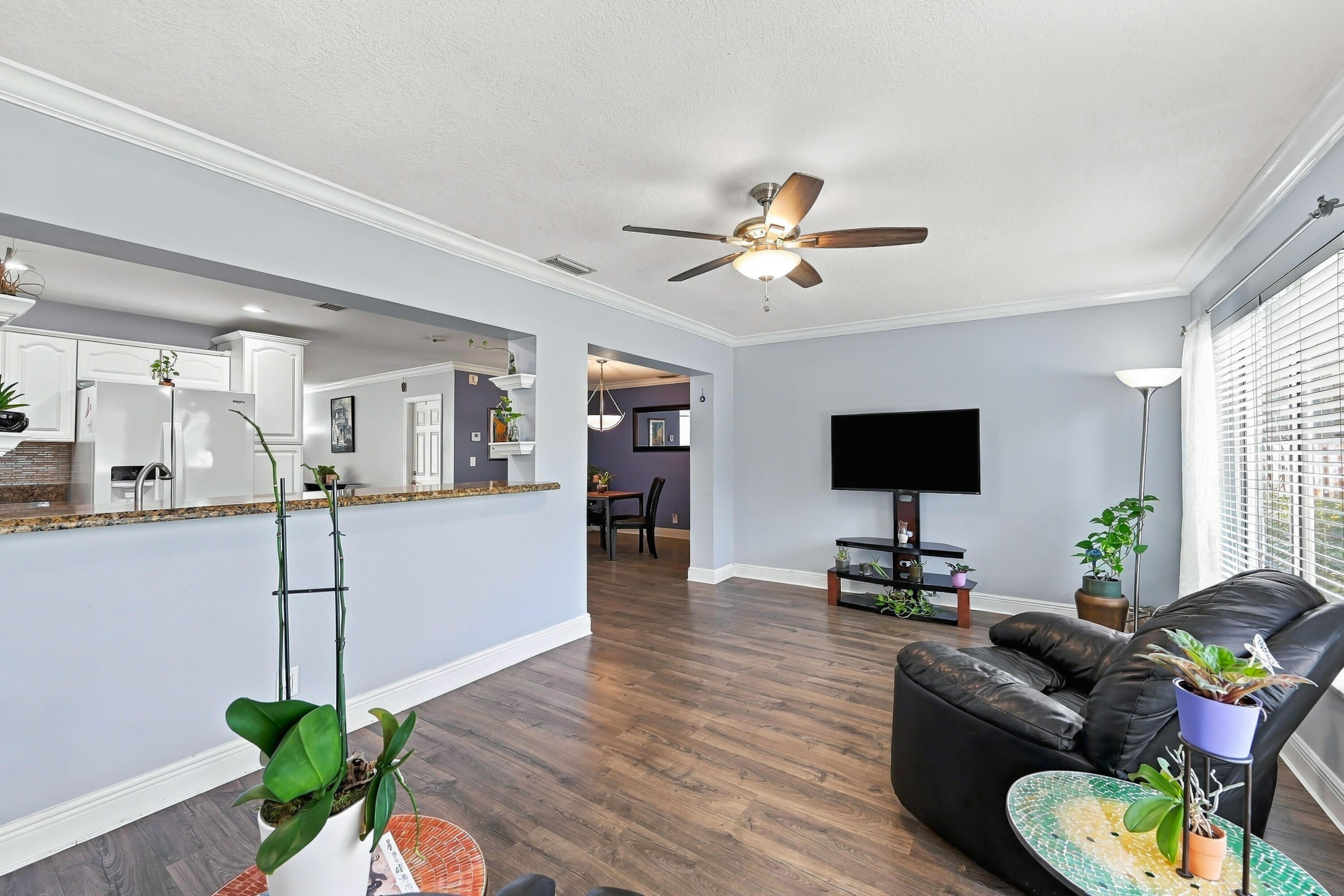 19_family room