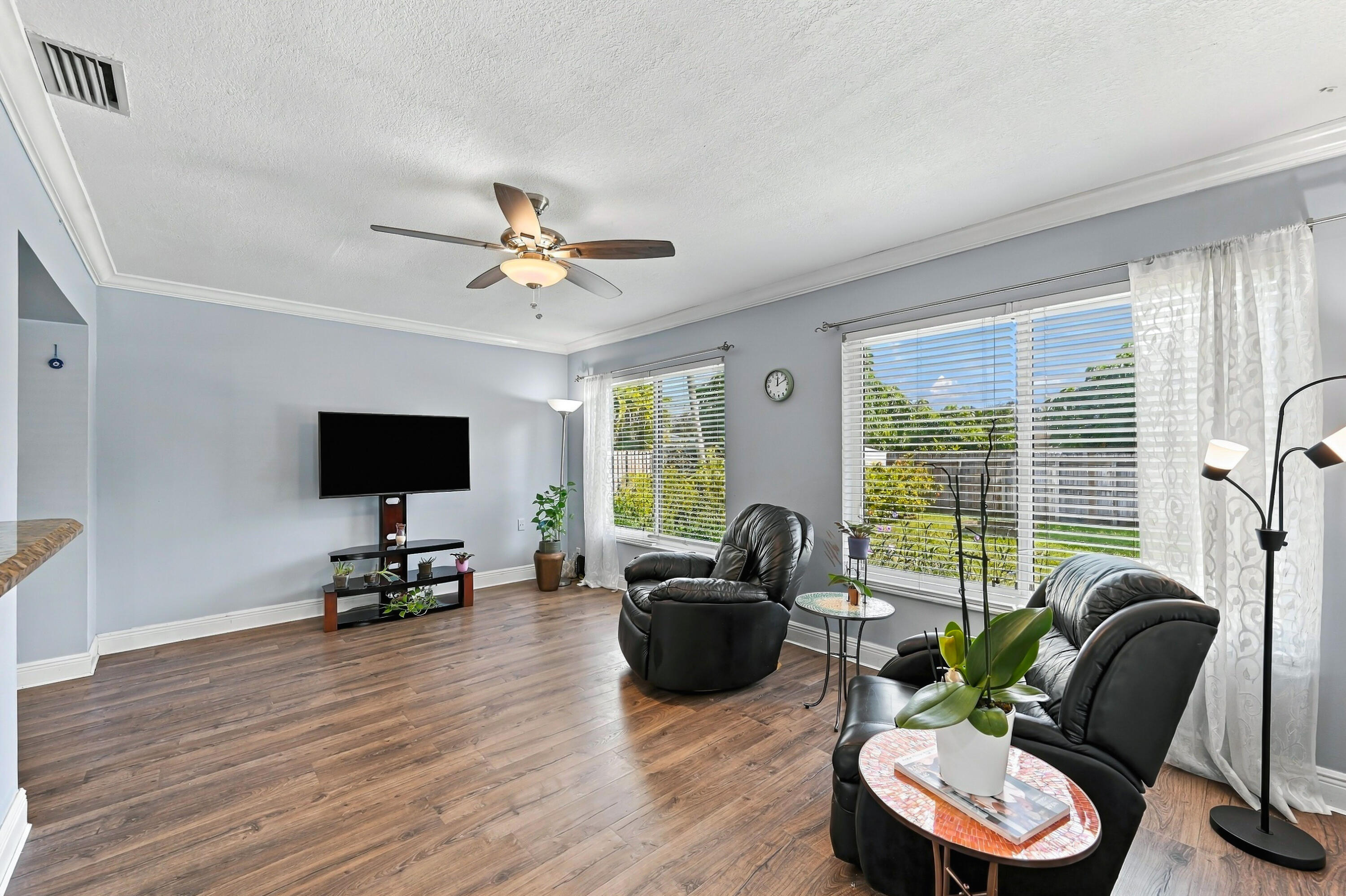 18_family room