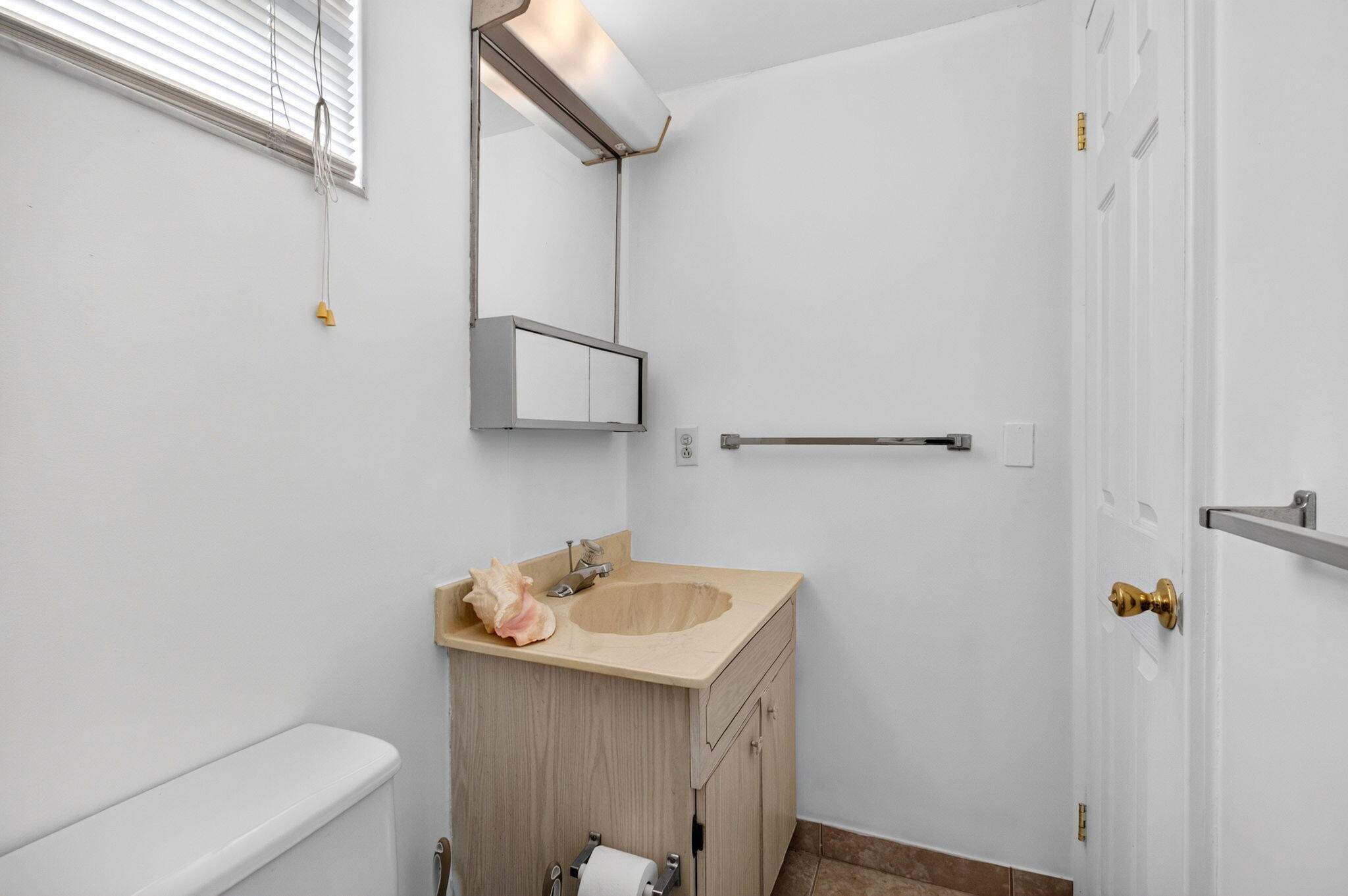 2nd bathroom