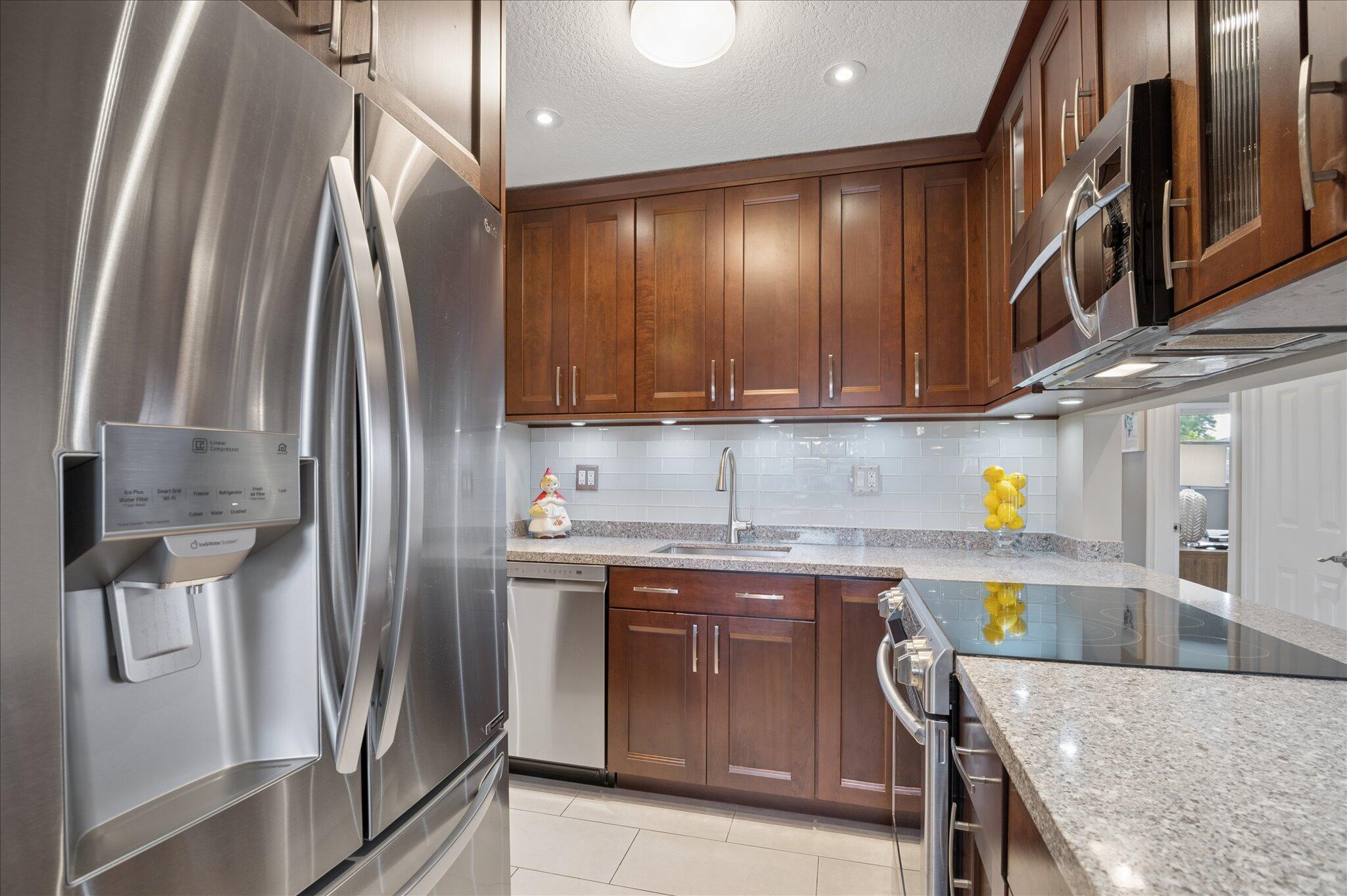 07--108 NE 22nd St-9