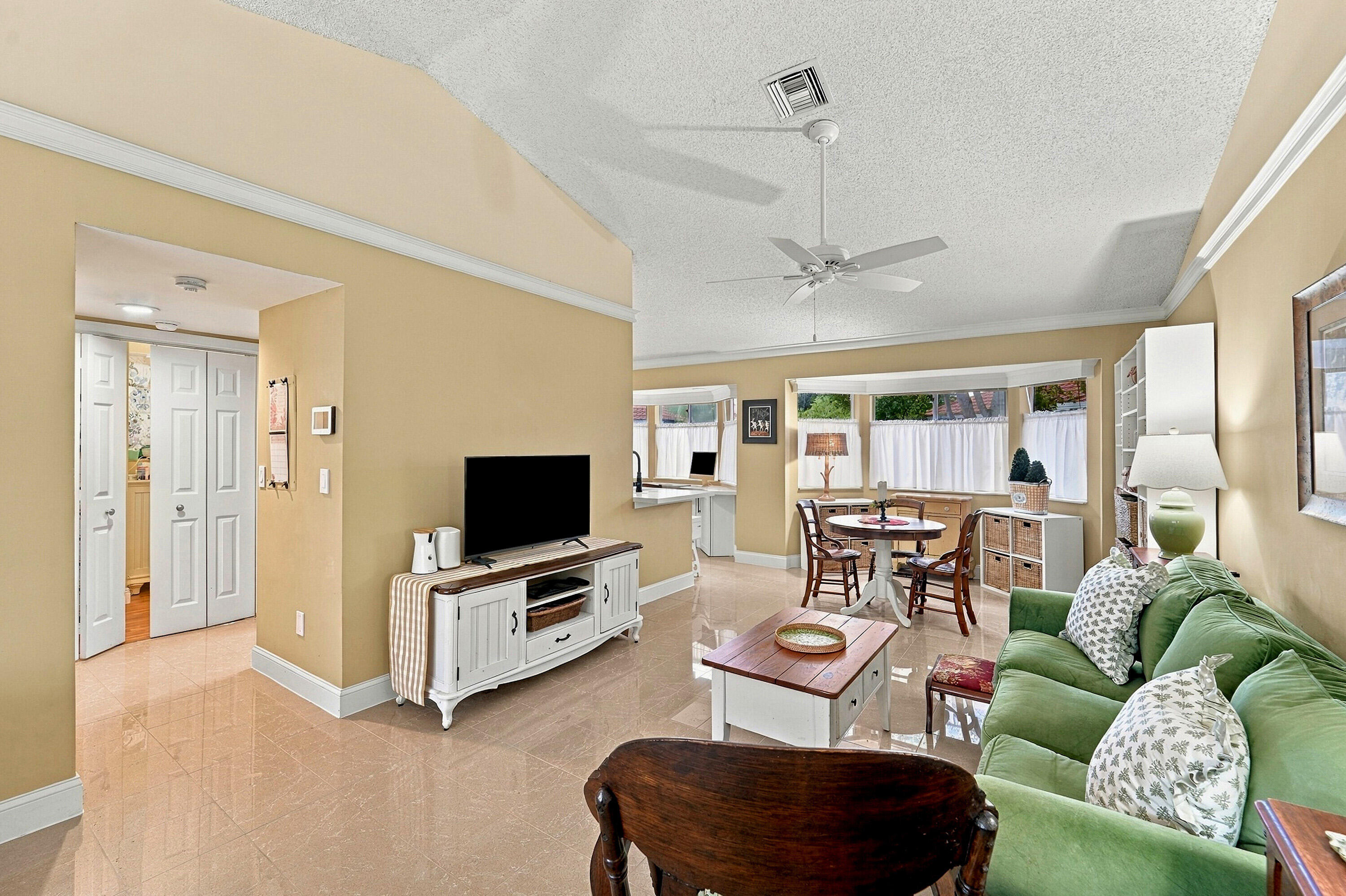 08_living room