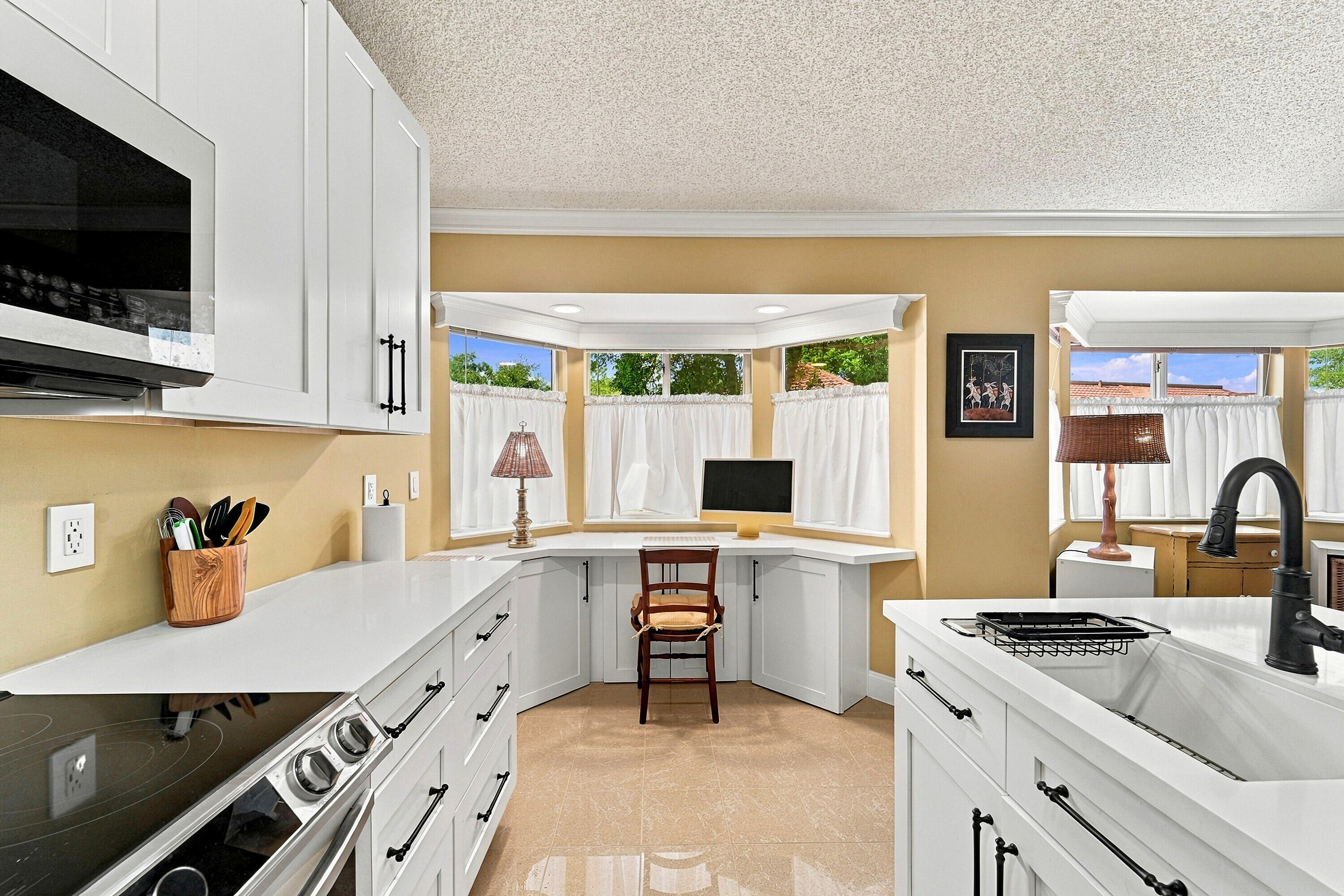 Enjoy a new kitchen Enjoy a new kitchen