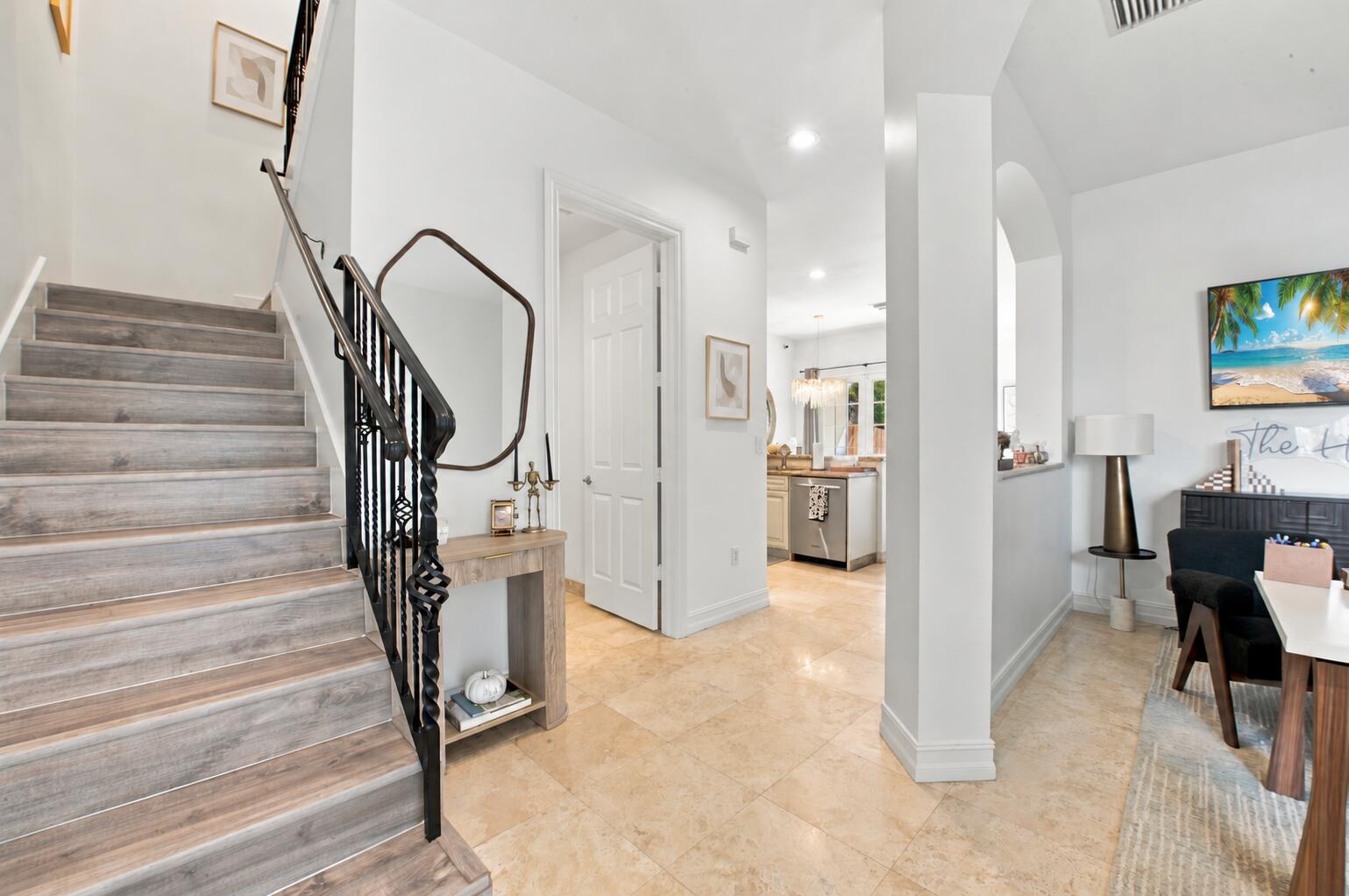 Neutral abstract art refreshes the stair