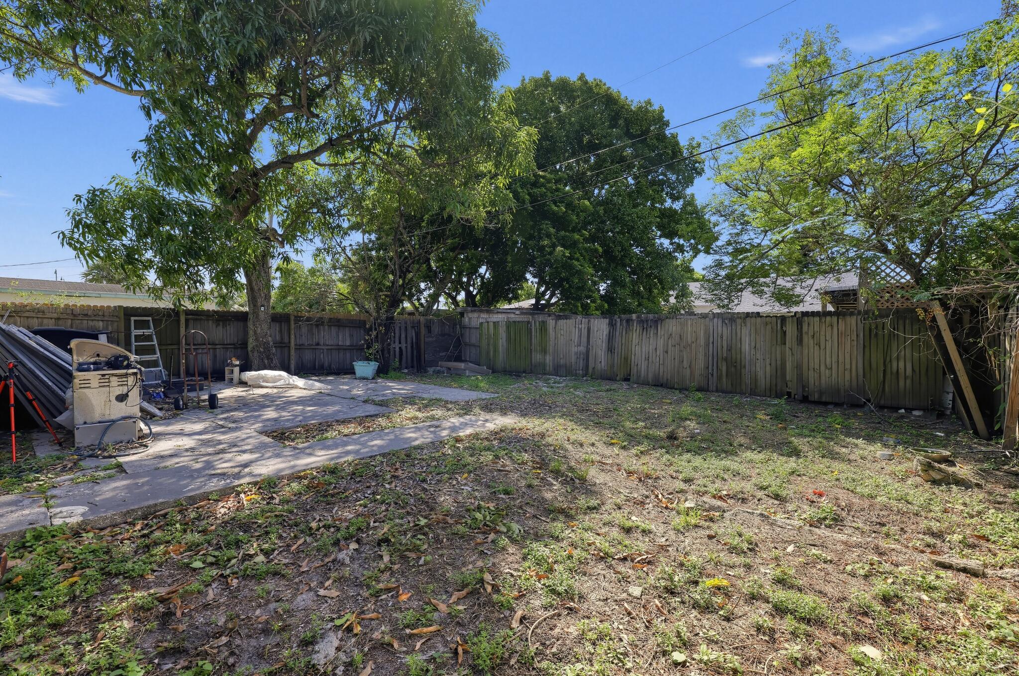 05_628_58th_St-Exterior-0217