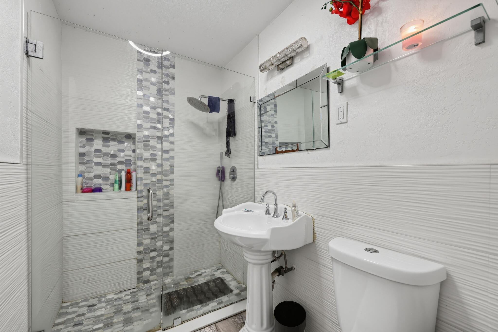 31_628_58th_St-Bathroom-1--1