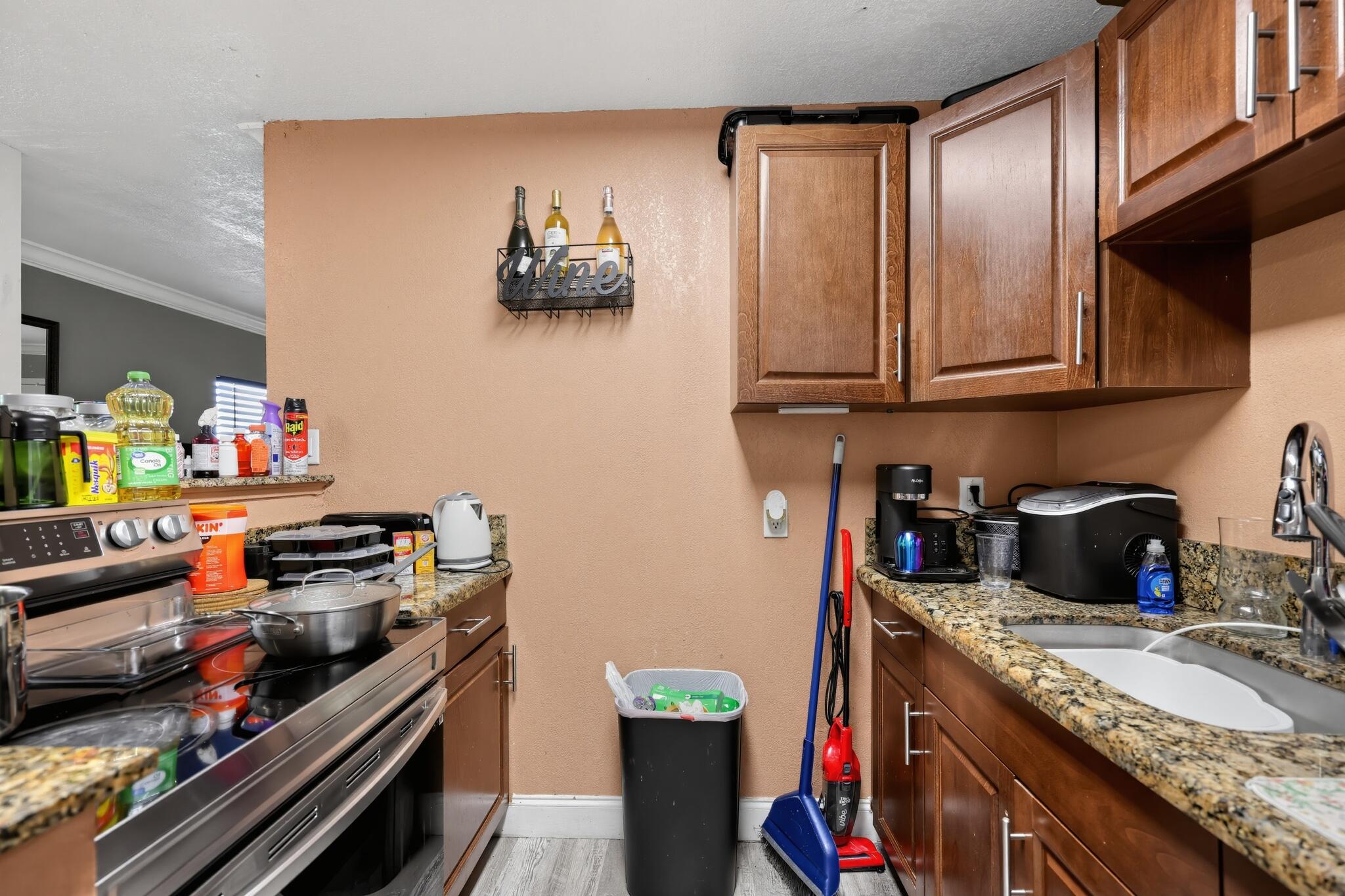 20_628_58th_St-Kitchen-0232