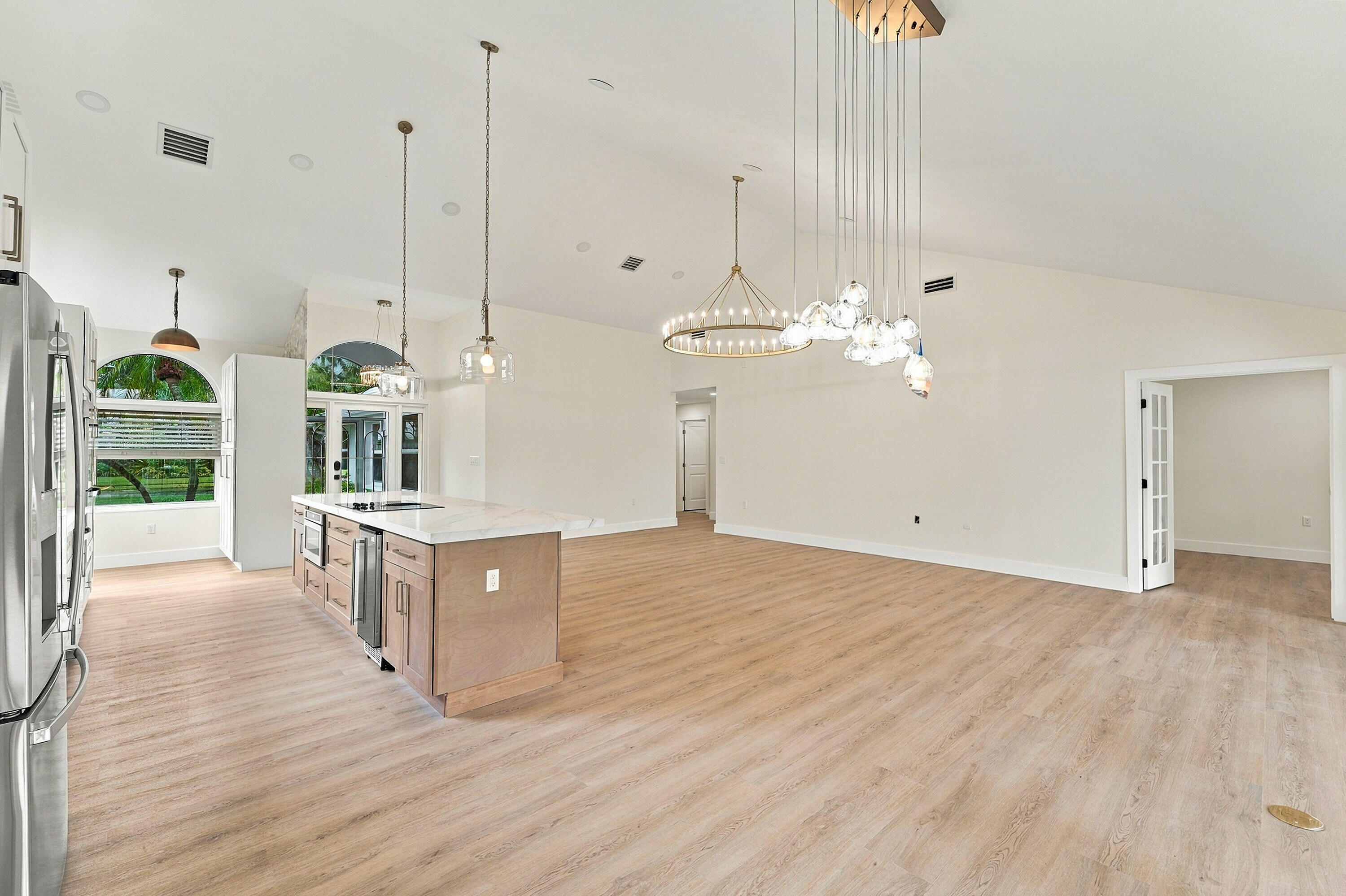 split bedroom floor plan (primary on the right and additional 2 bedrooms on the left)
