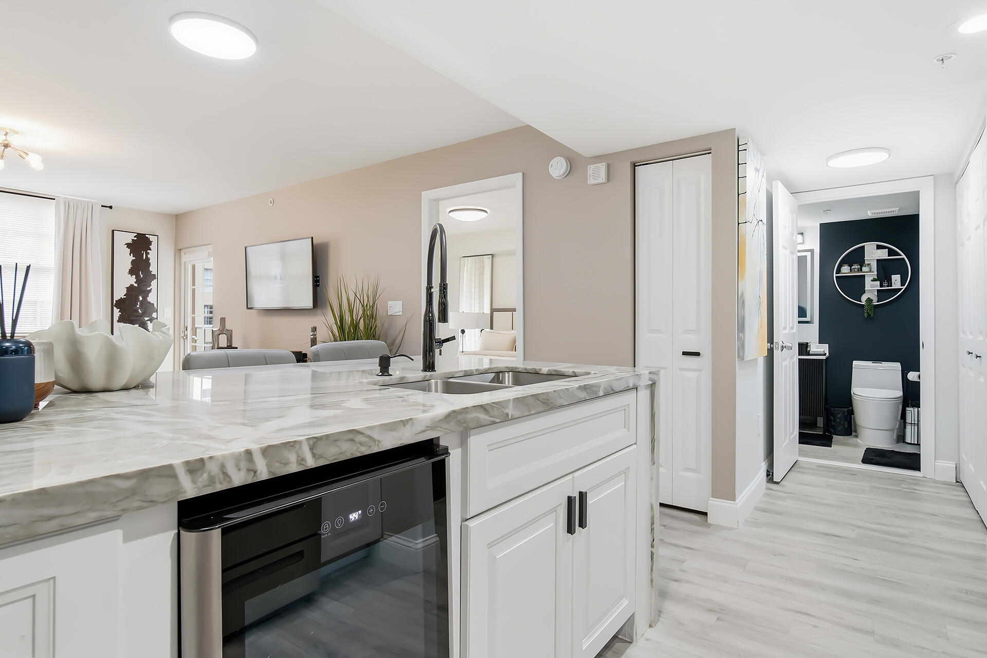 1801-N-FLAGLER-DR-APT-611-33407-009
