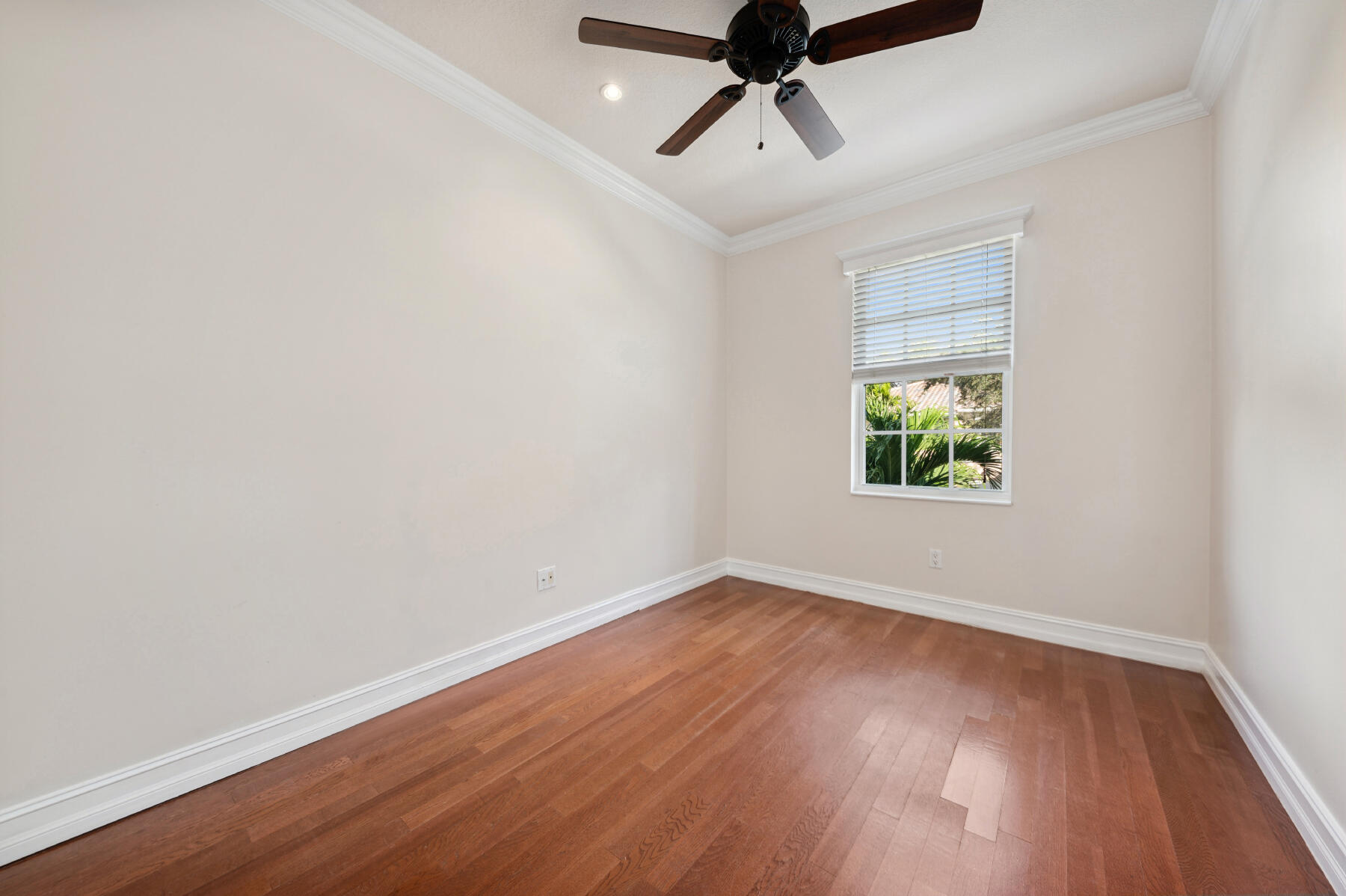 Room featuring wood-finish flooring, crown molding, a ceiling fan, recessed lighting, and a window with blinds