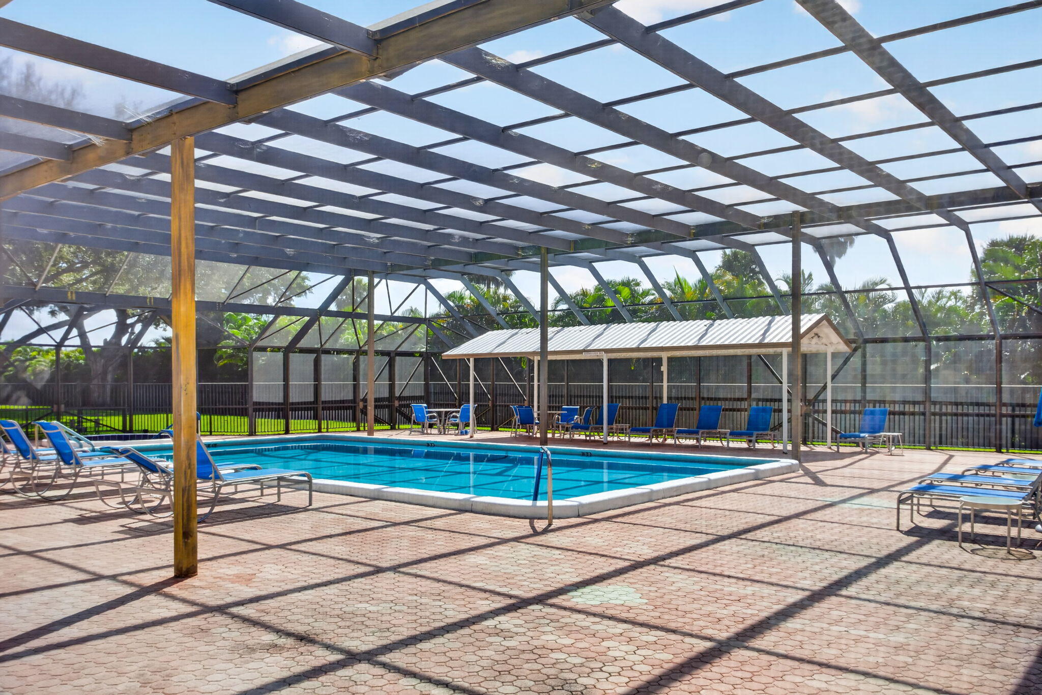 2 POOLS ONE SCREENED
