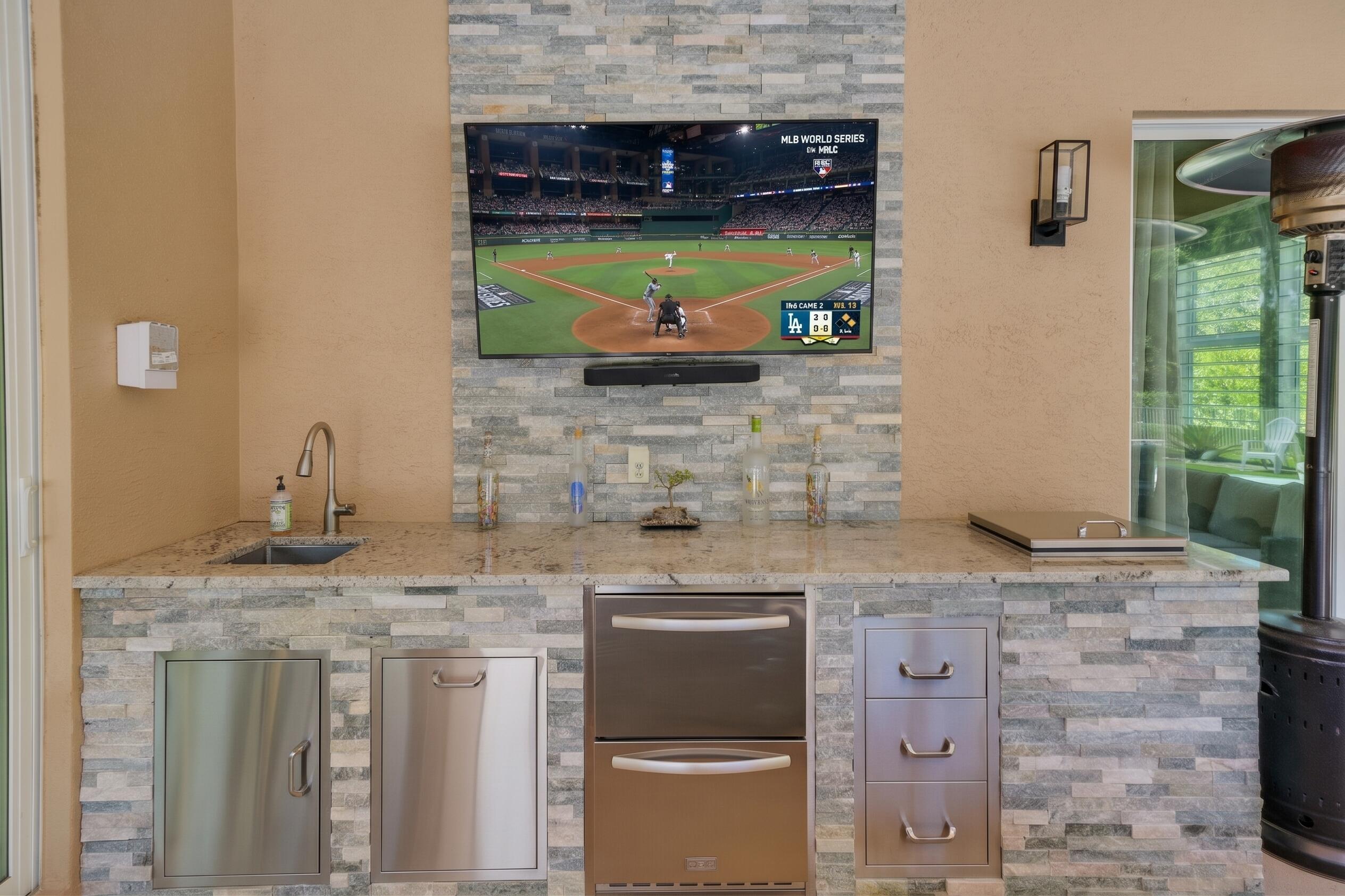 Covered Lanai & Outdoor Kitchen