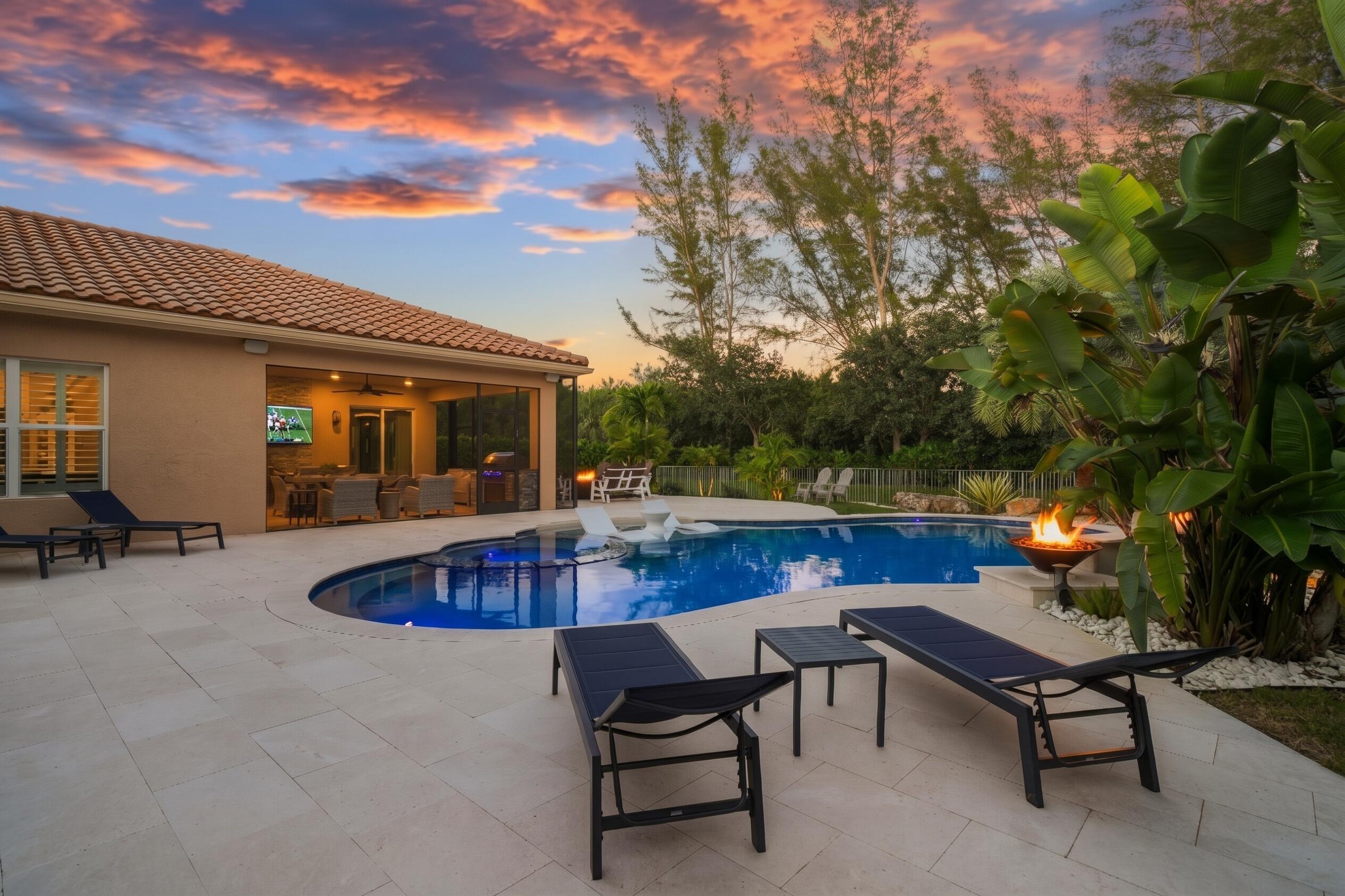 Pool & Backyard