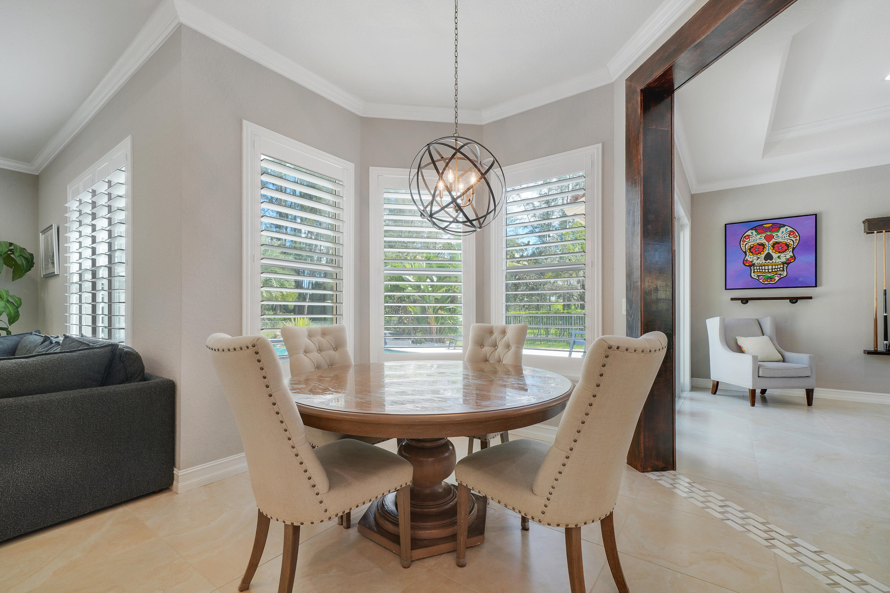 Breakfast Area w/ Bay Windows