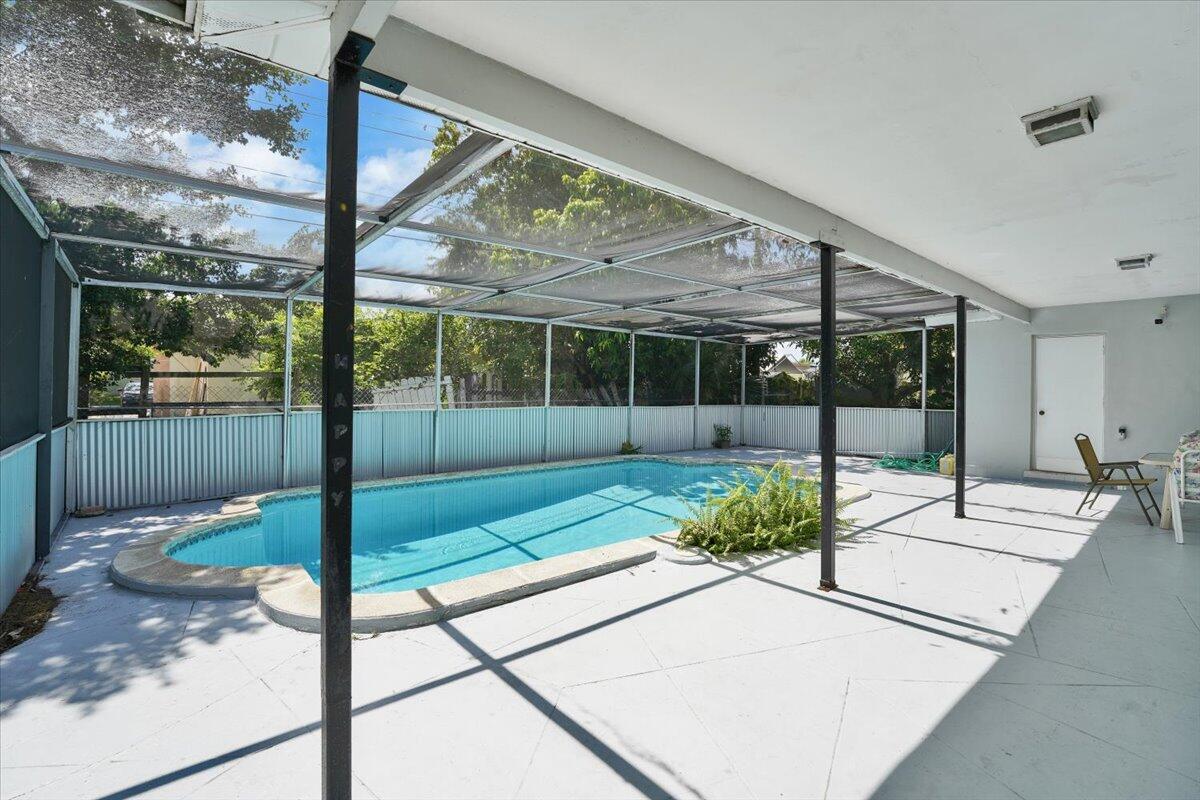 24-3982 NW 39th St-24