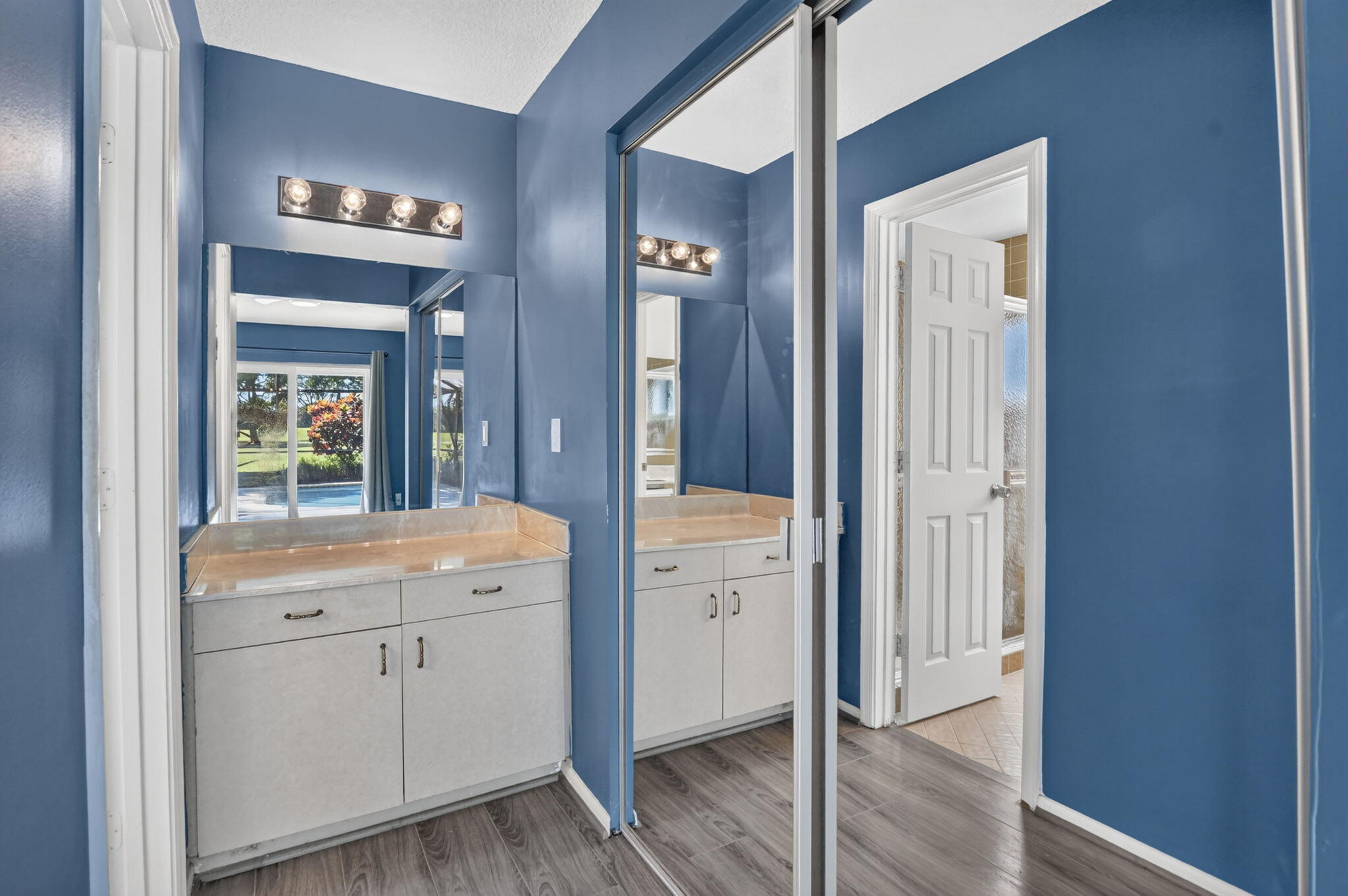 Walking Closet