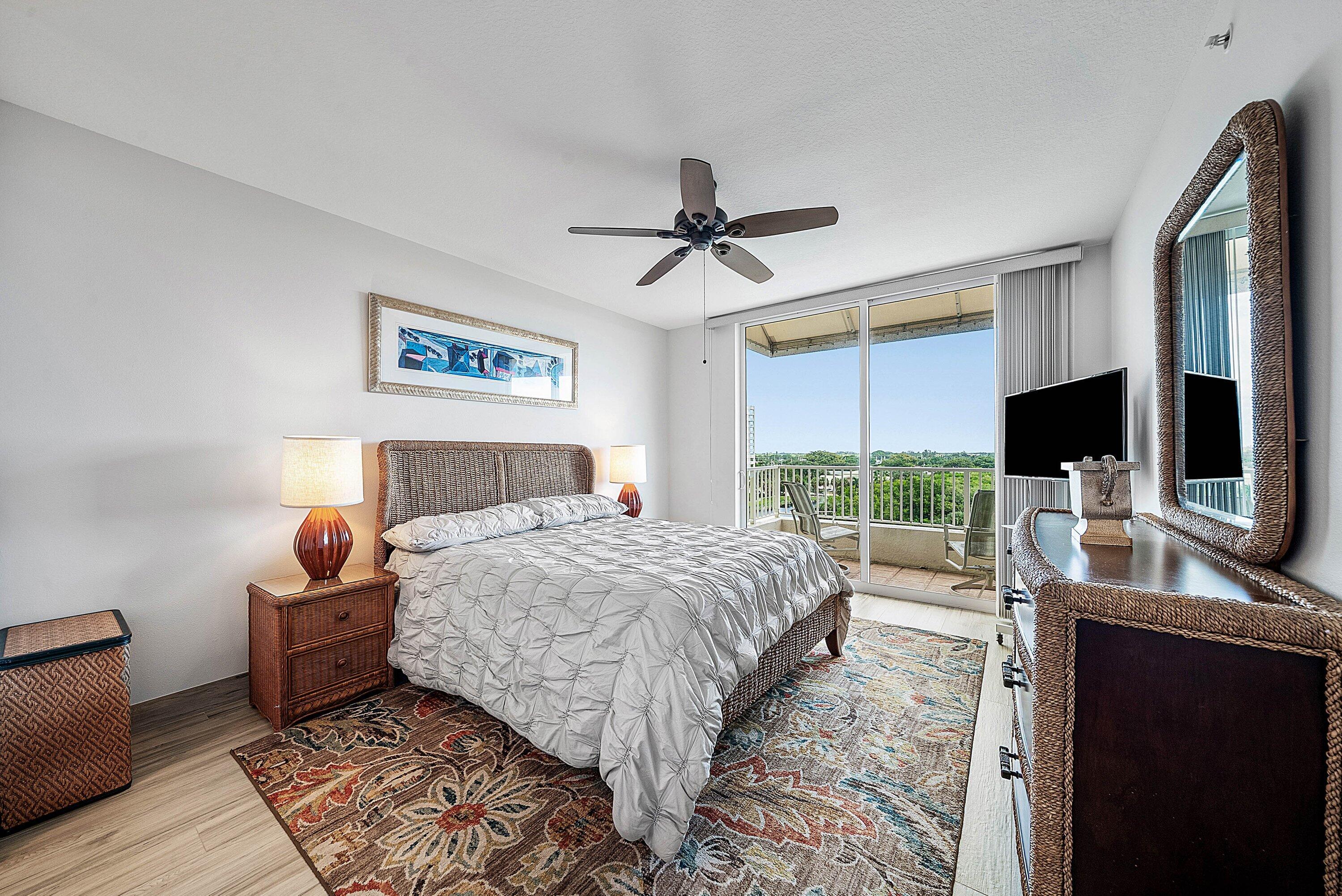 014-700EastBoyntonBeachBoulevard-710-Boy
