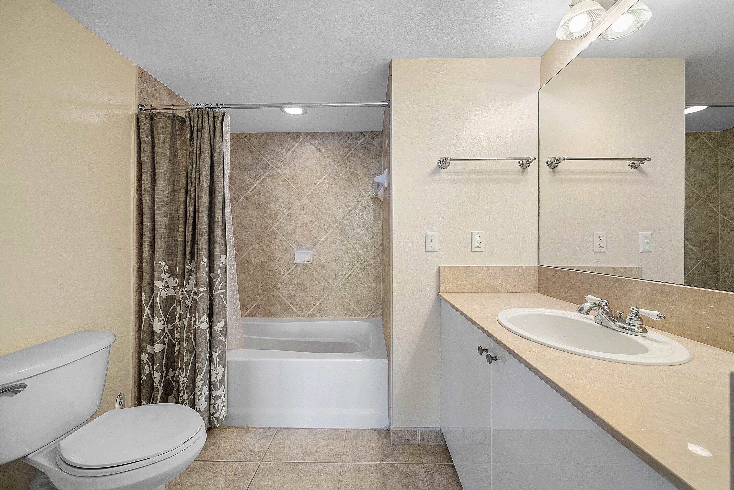 019-700EastBoyntonBeachBoulevard-710-Boy