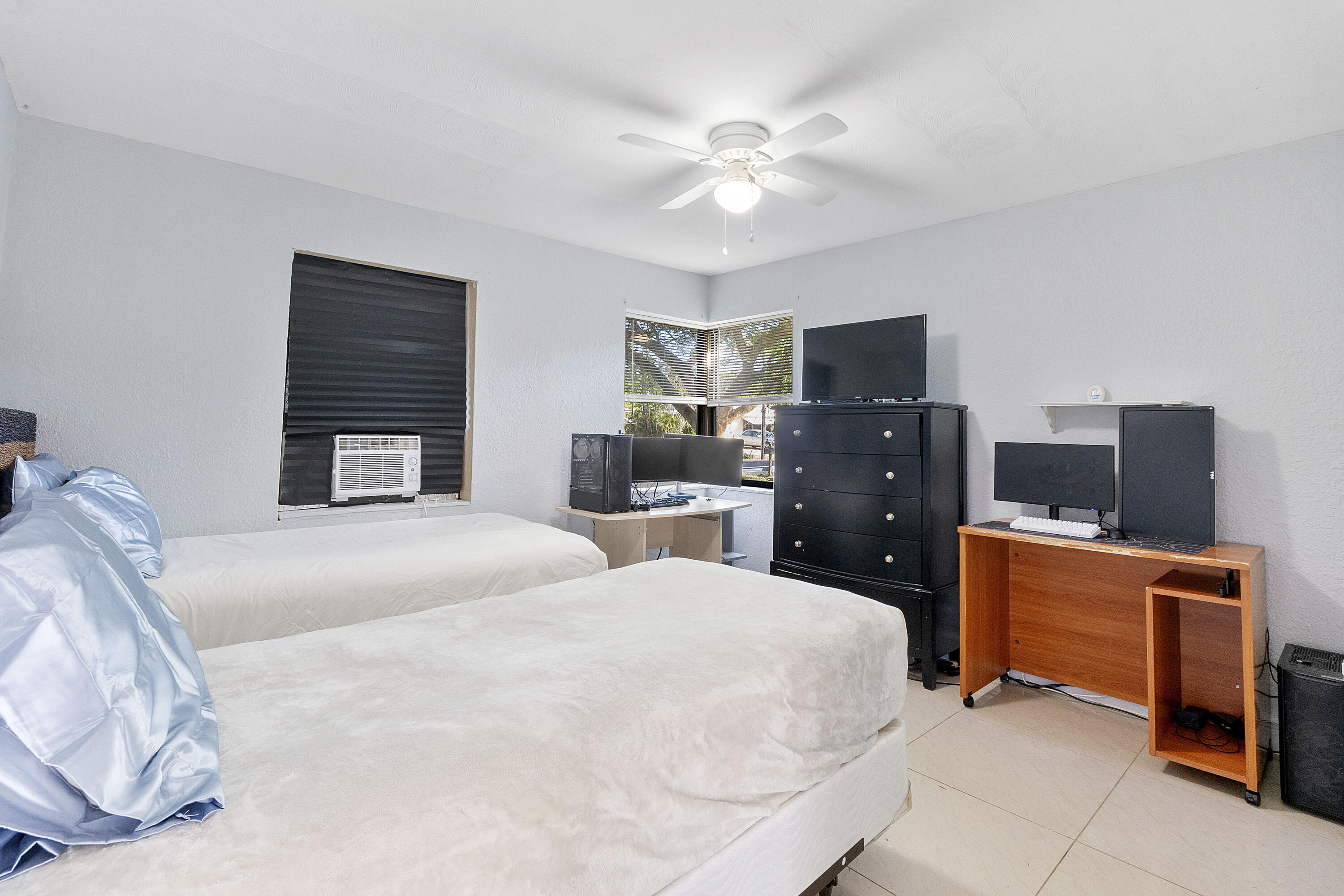 2911 Ne 11th Ave_016