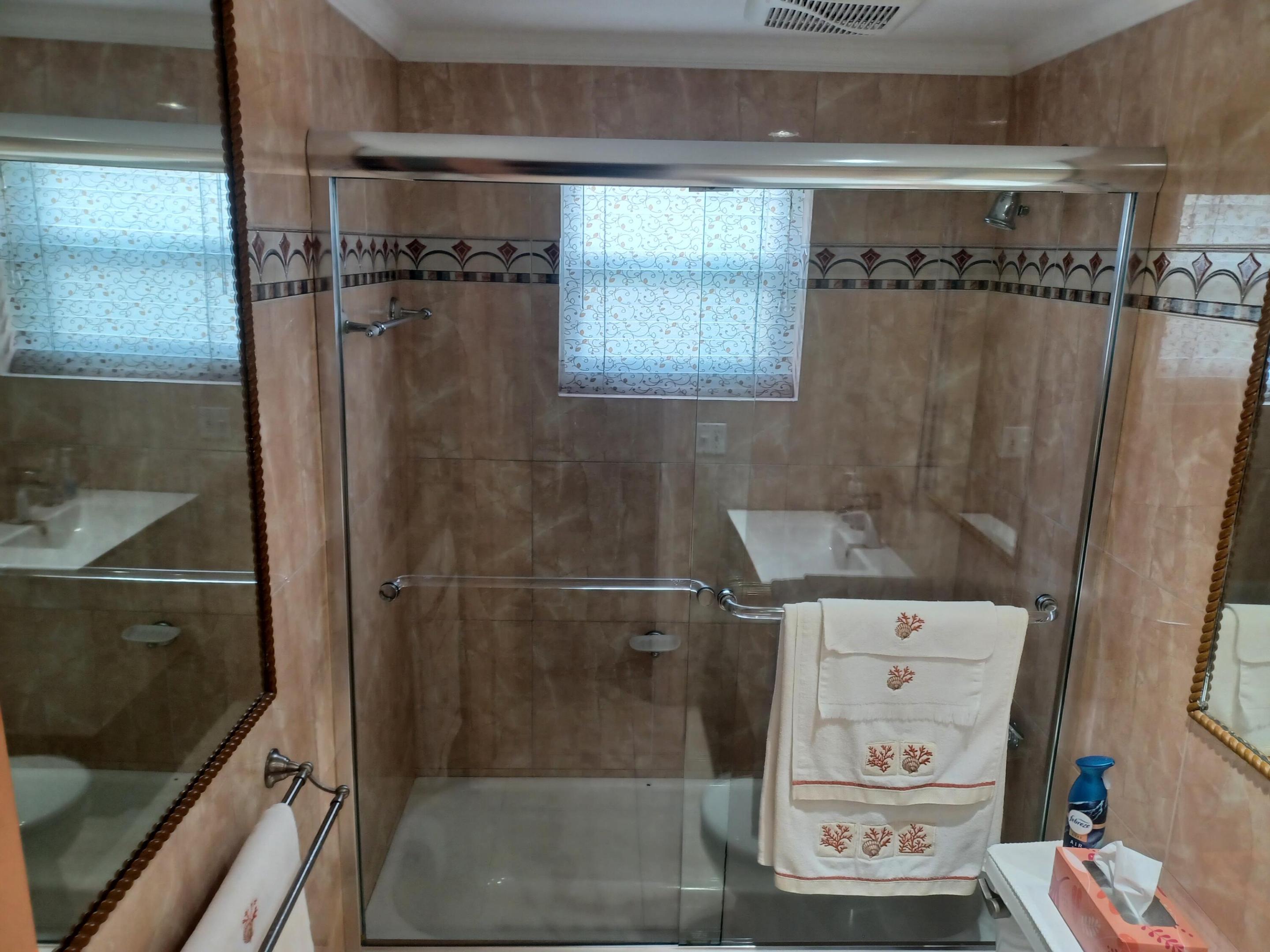 bathroom 2 tub