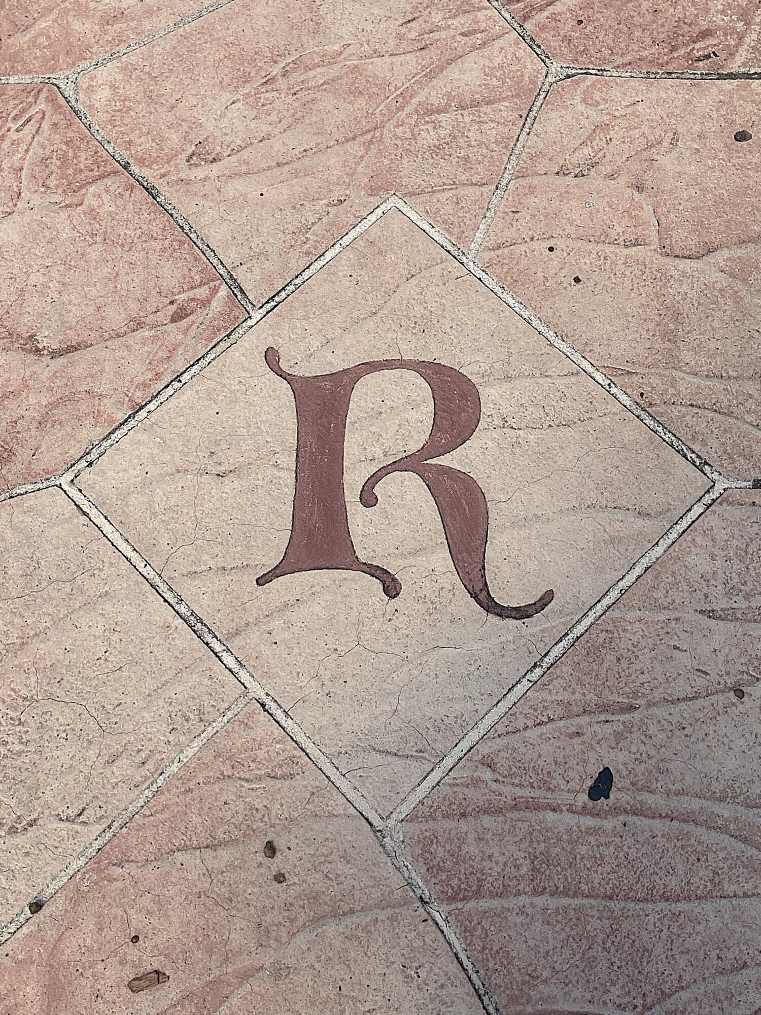 R