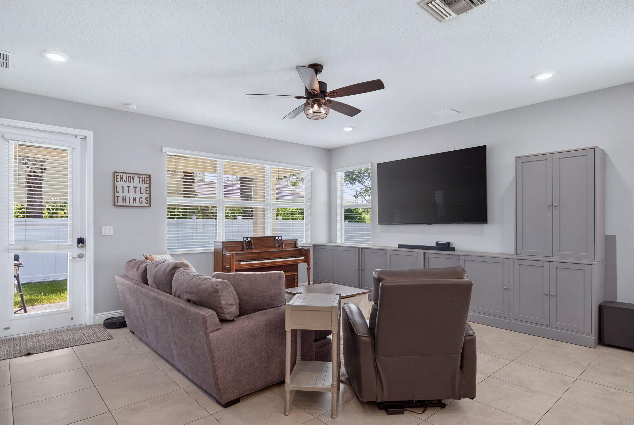 15-web-or-mls-8-web-or-mls-4080 Rosa Dr_