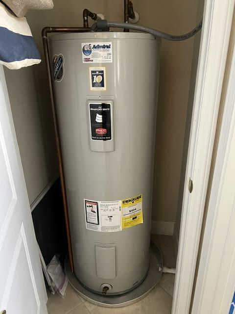 4 YR OLD WATER HEATER