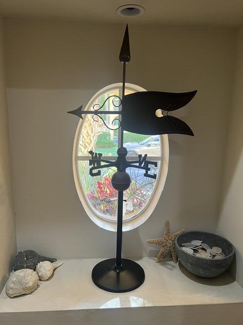 WINDOW DECOR