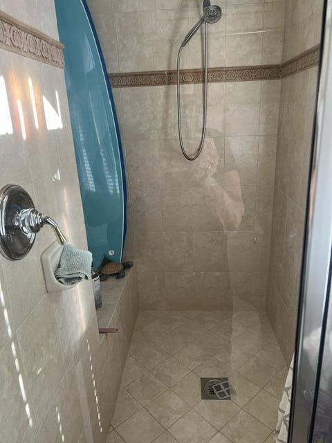 HUGE SIT IN SHOWER
