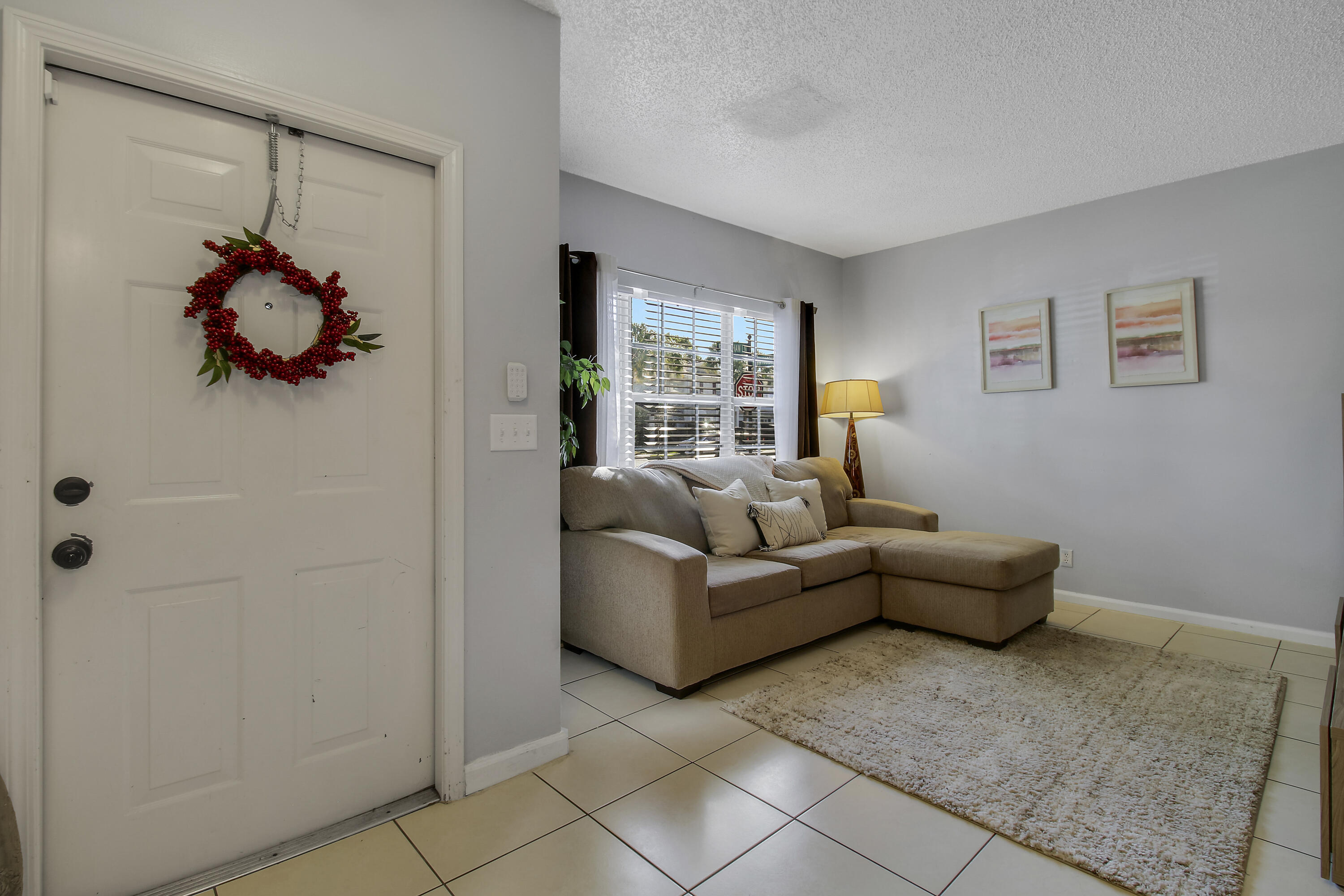 Living/entry