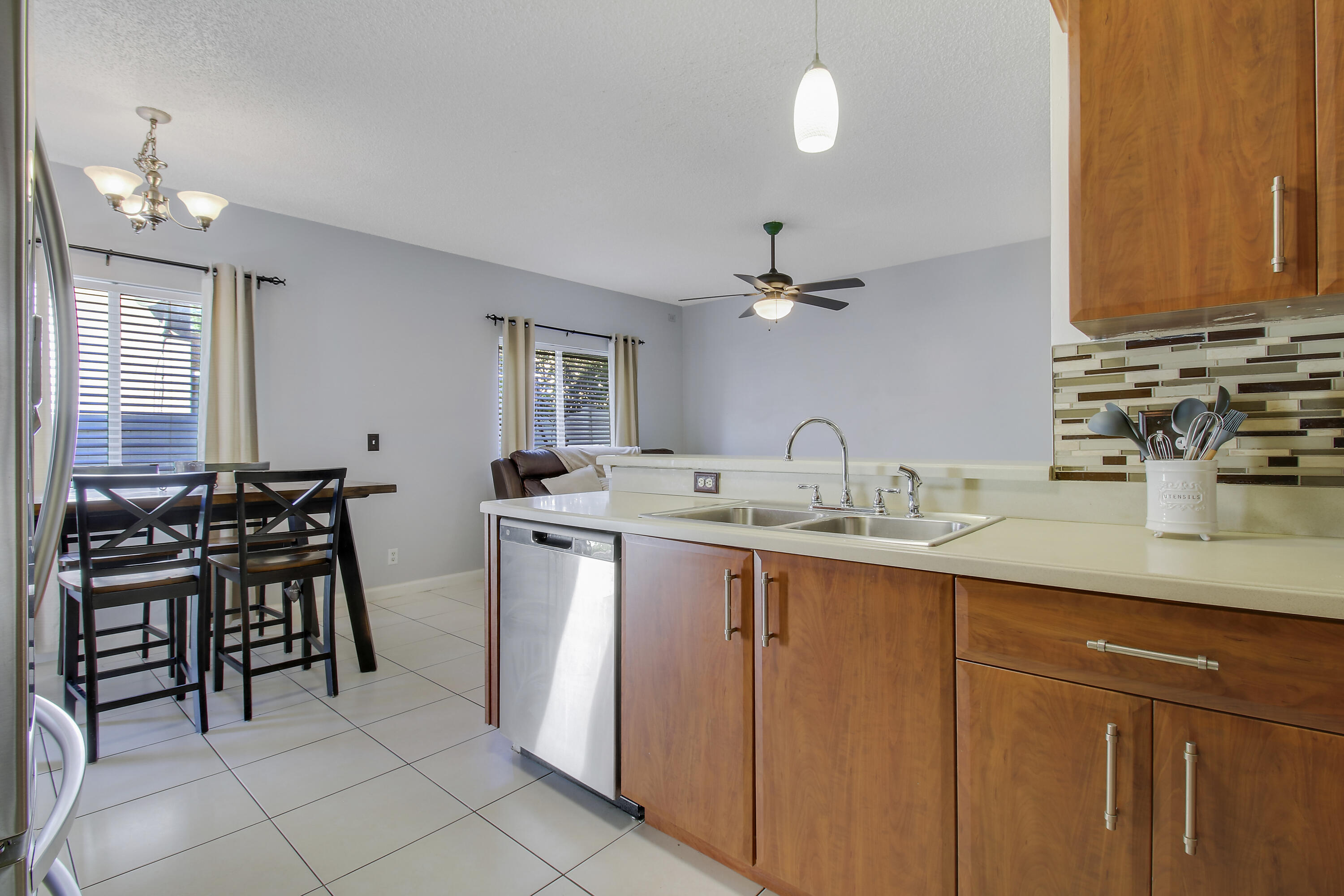 kitchen/eat in dining