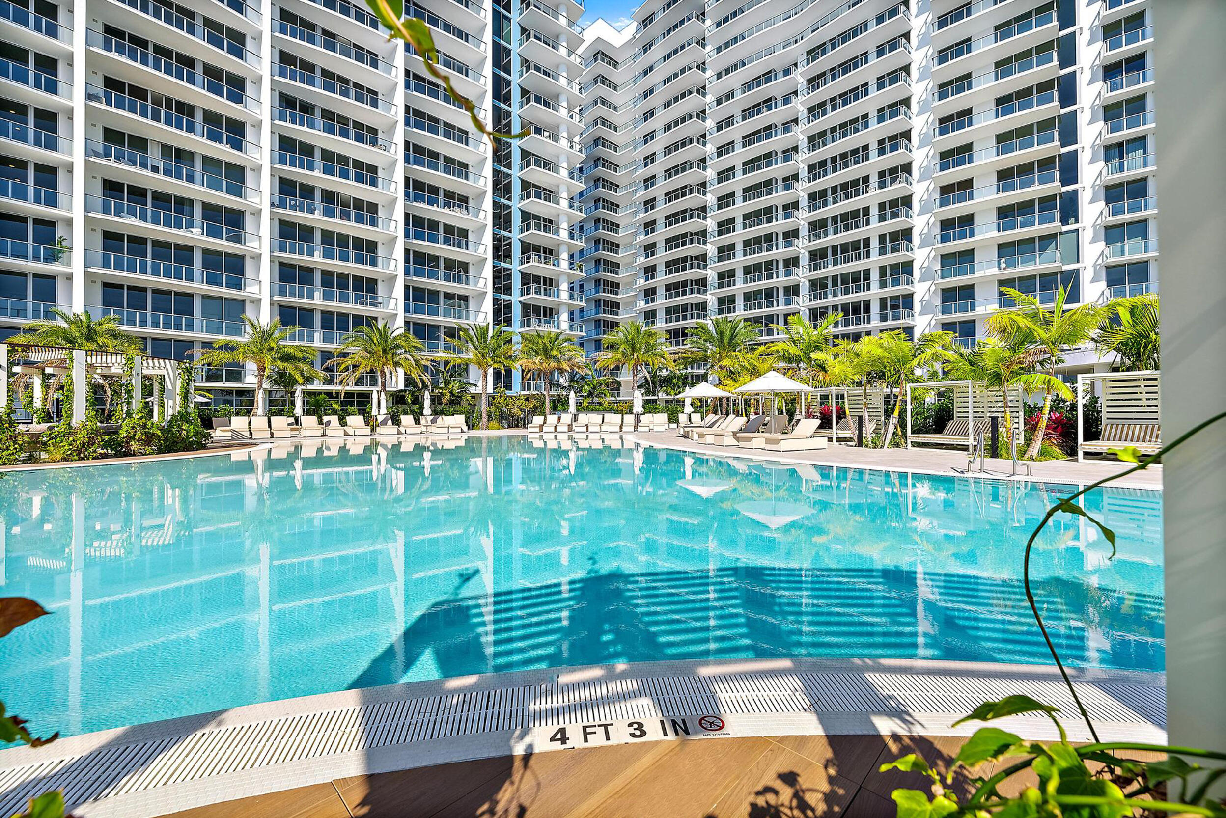 6th Floor Pool