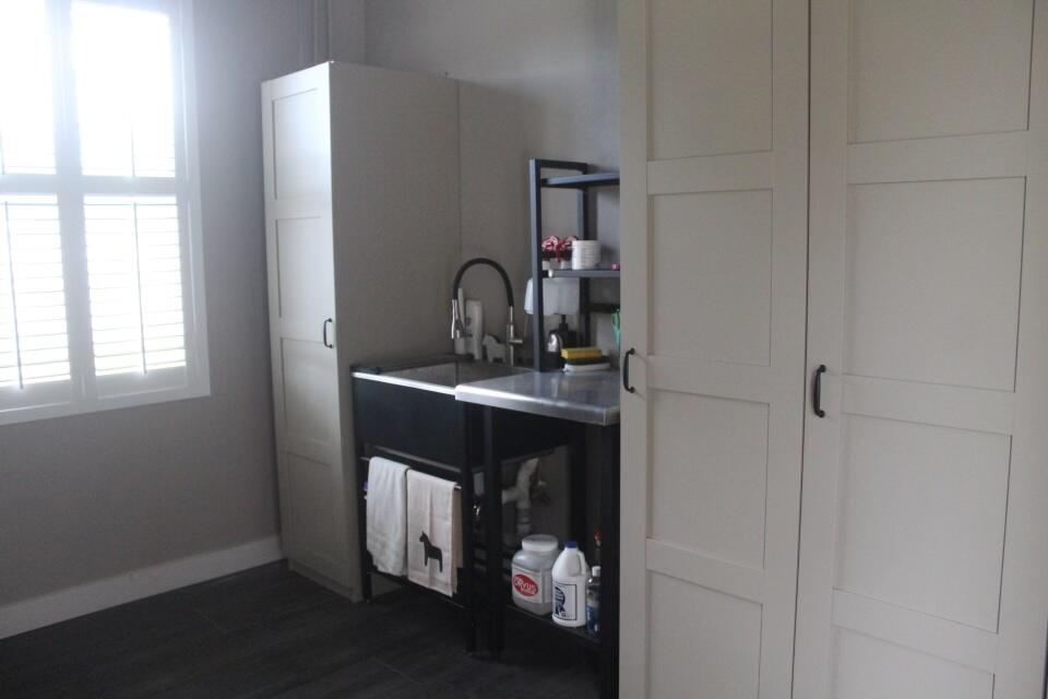 14407 Halter storage and laundry