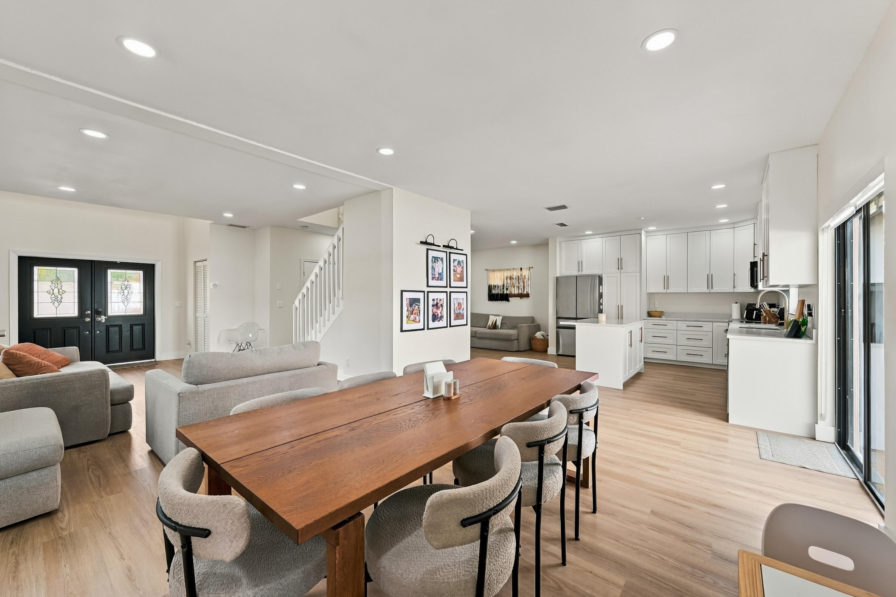 Open floor plan gives sight to Kitchen , front room and family room from the dining area. Open floor plan gives sight to Kitchen , front room and family room from the dining area.