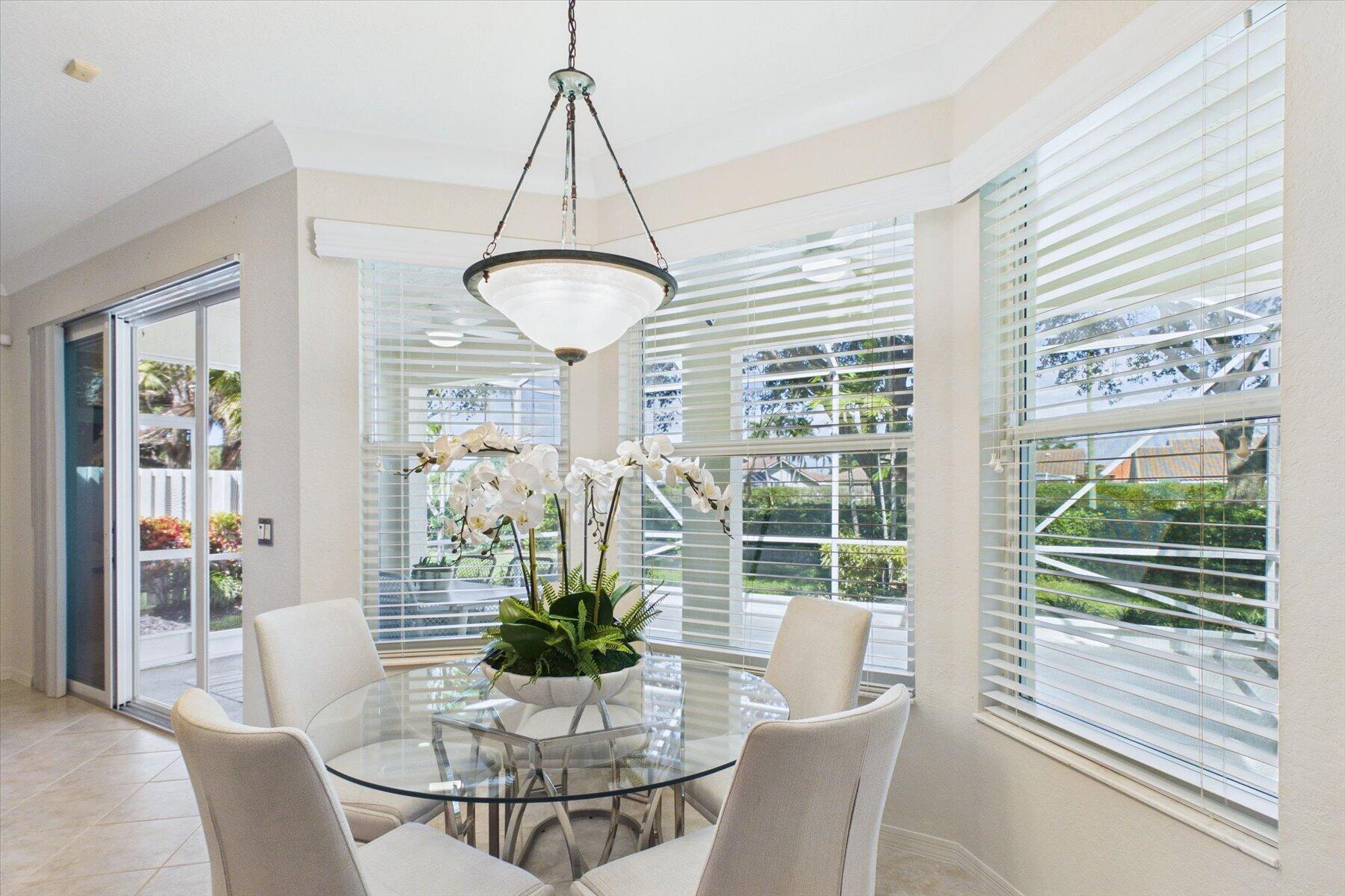 Breakfast Area overlooking Screened Patio