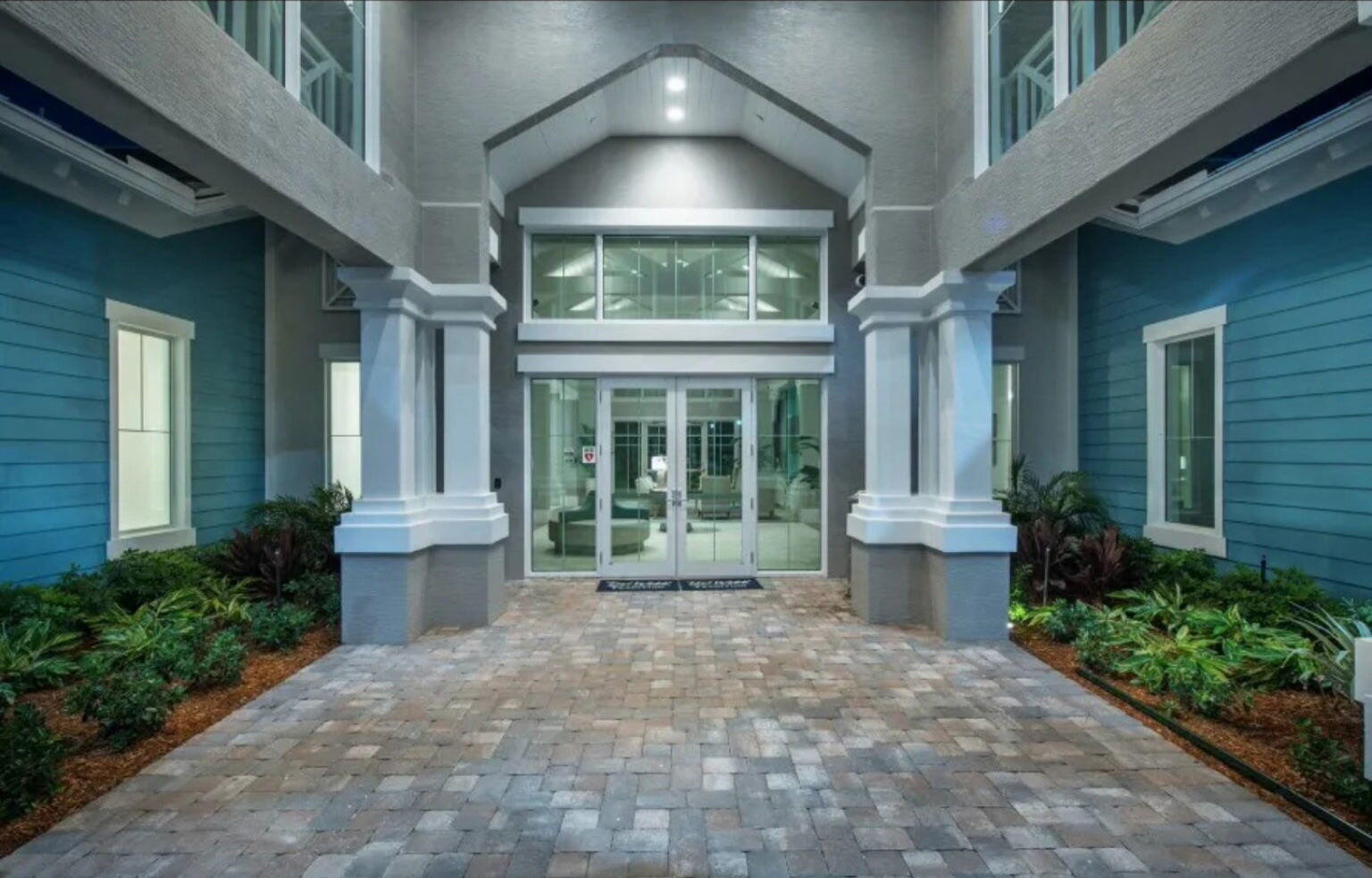 19_Clubhouse_Entrance
