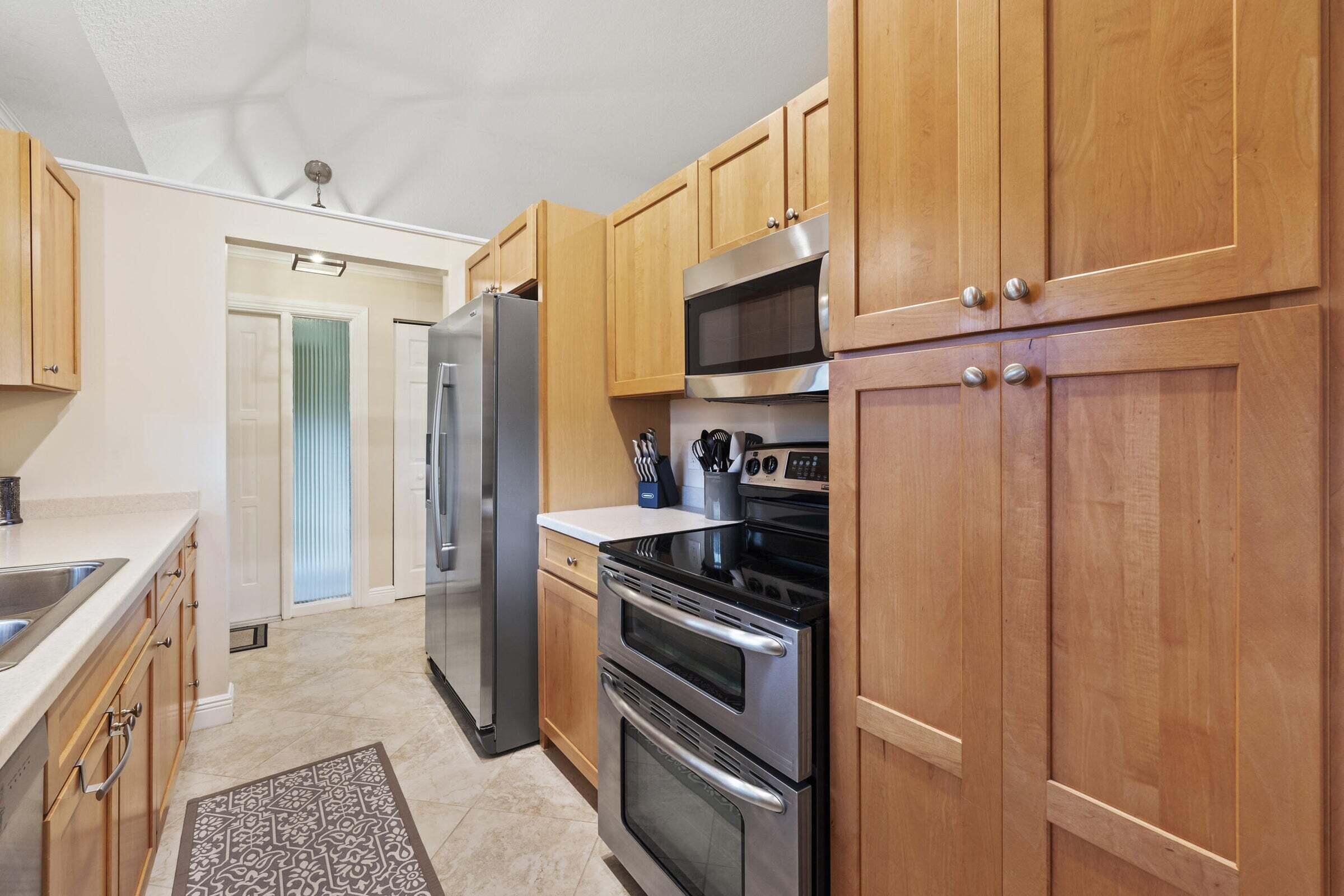 7 - Kitchen