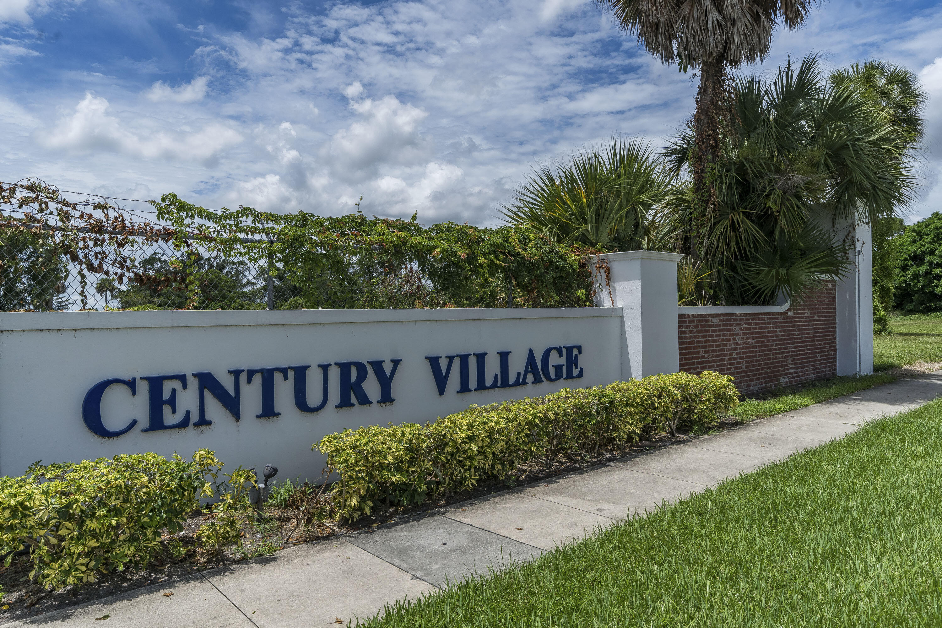 CenturyVillageEntrance