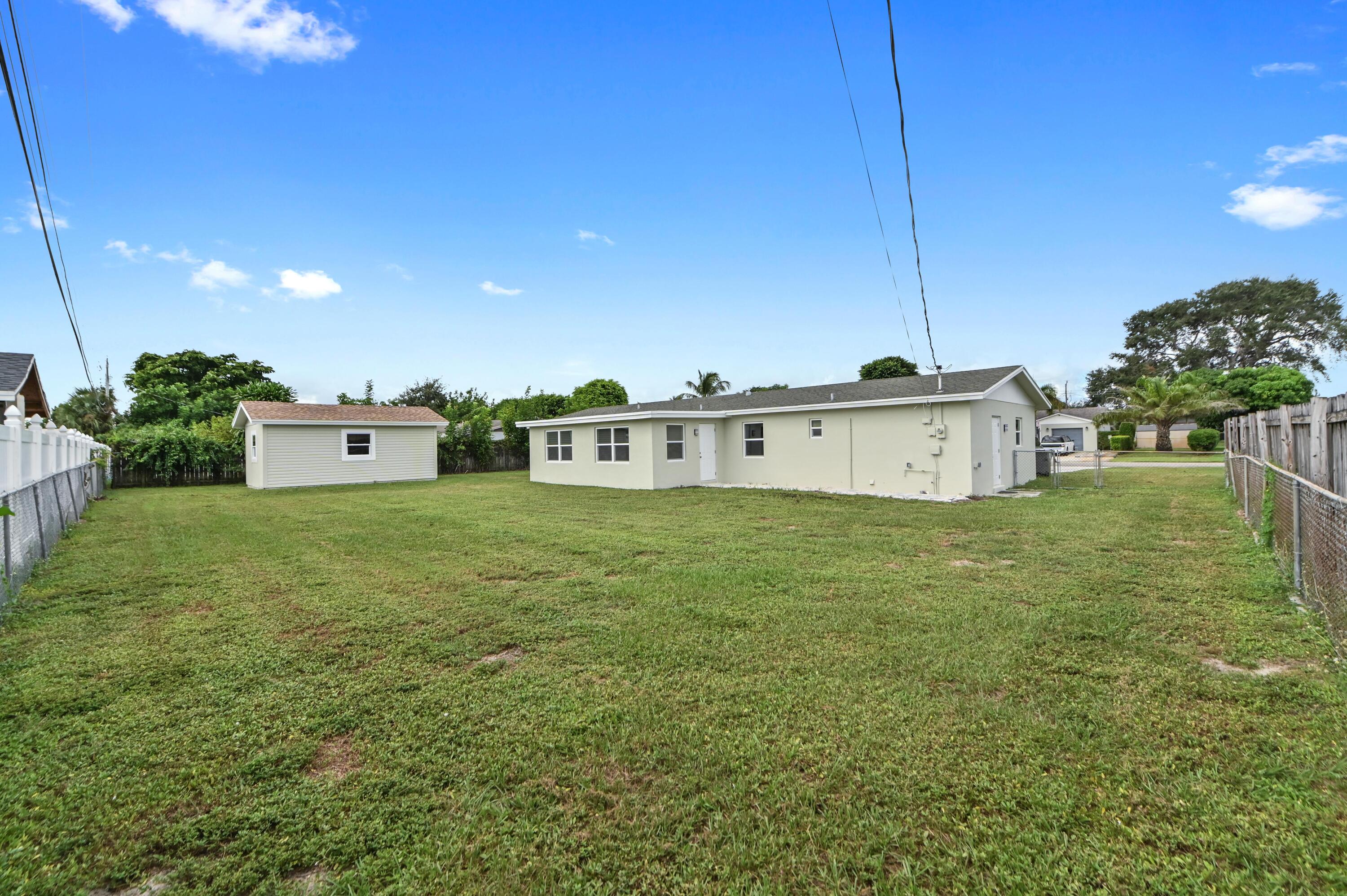 32 backyard 02