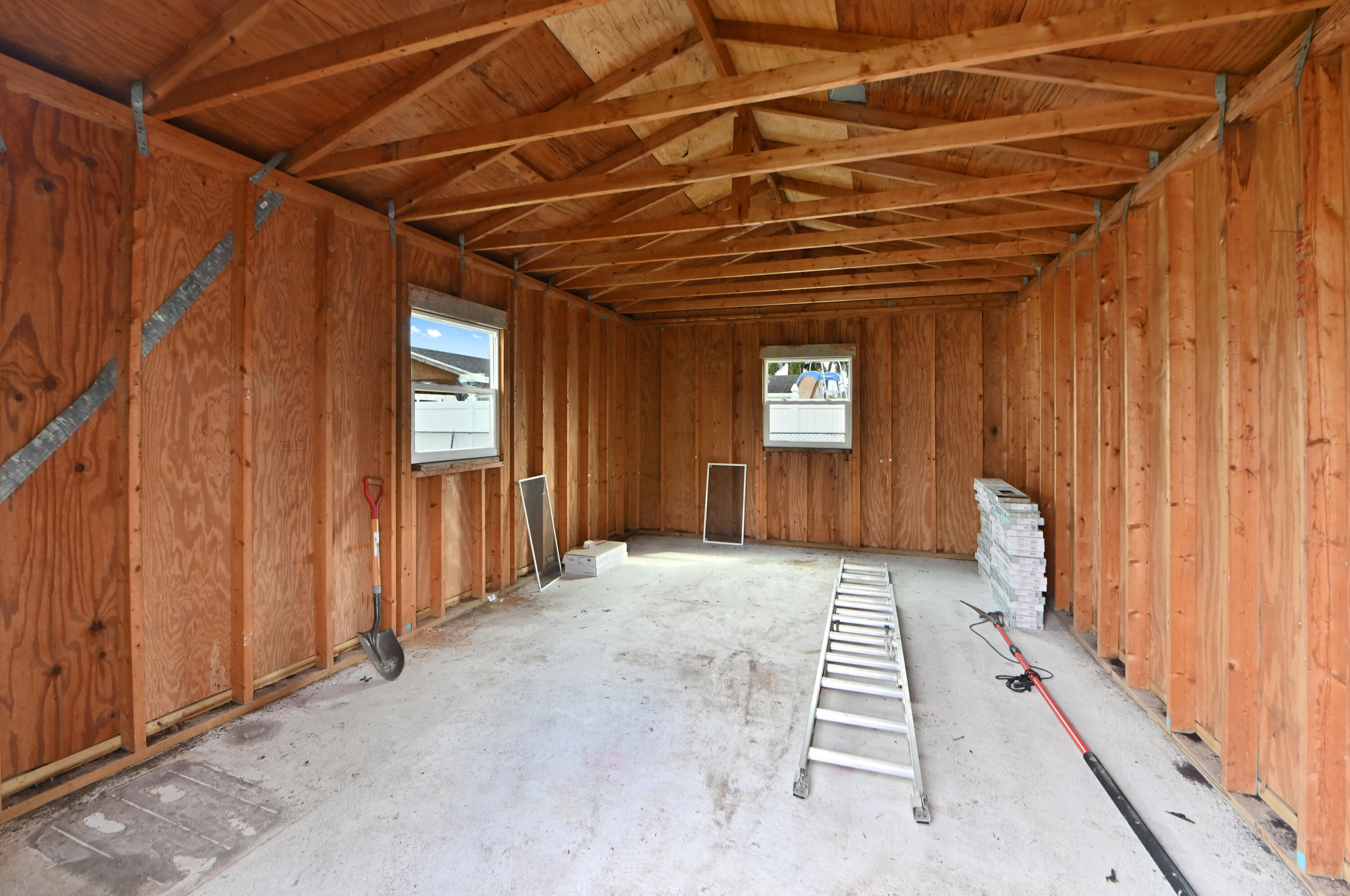 33 shed 01