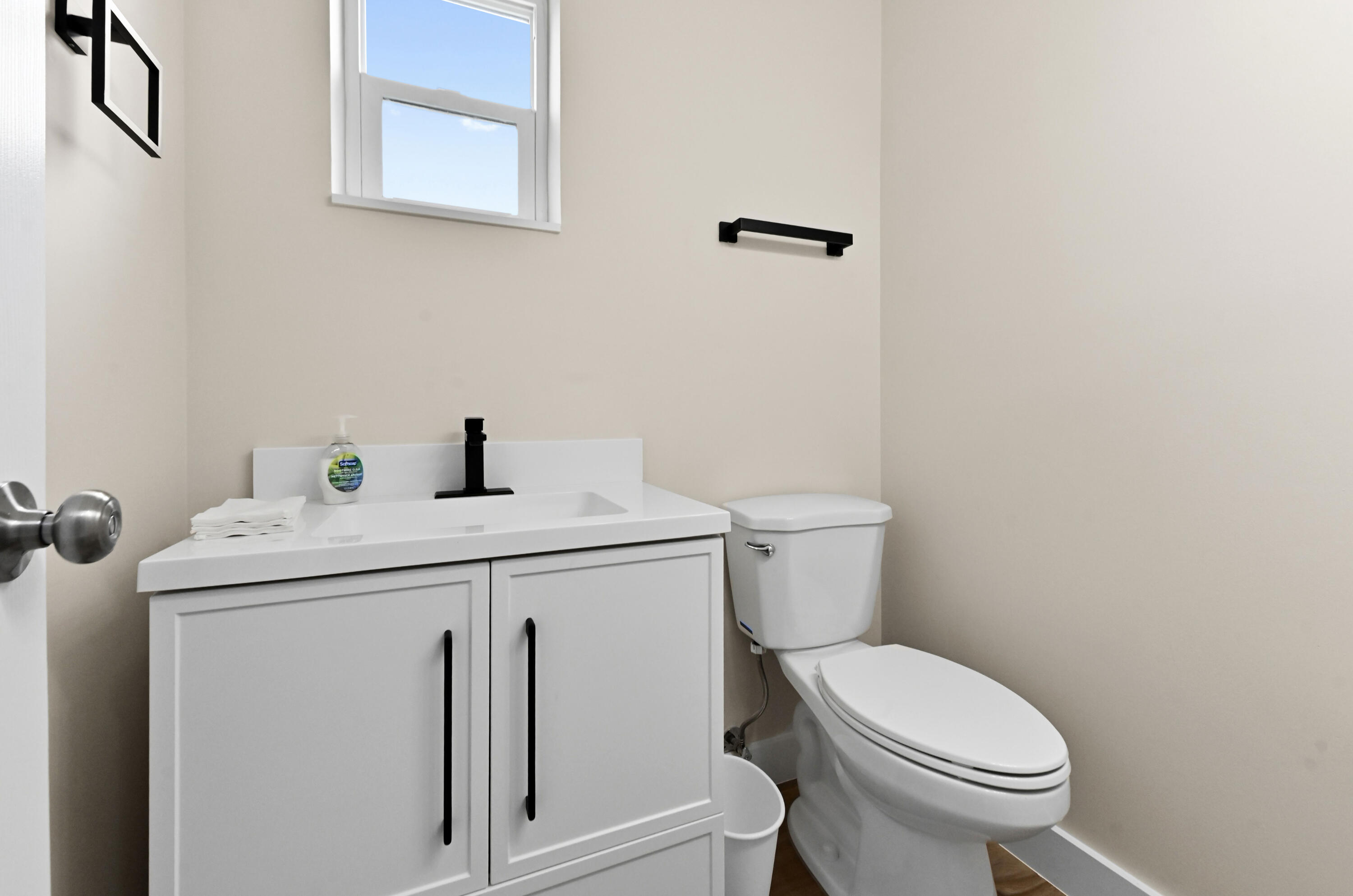 15 Bathroom 01