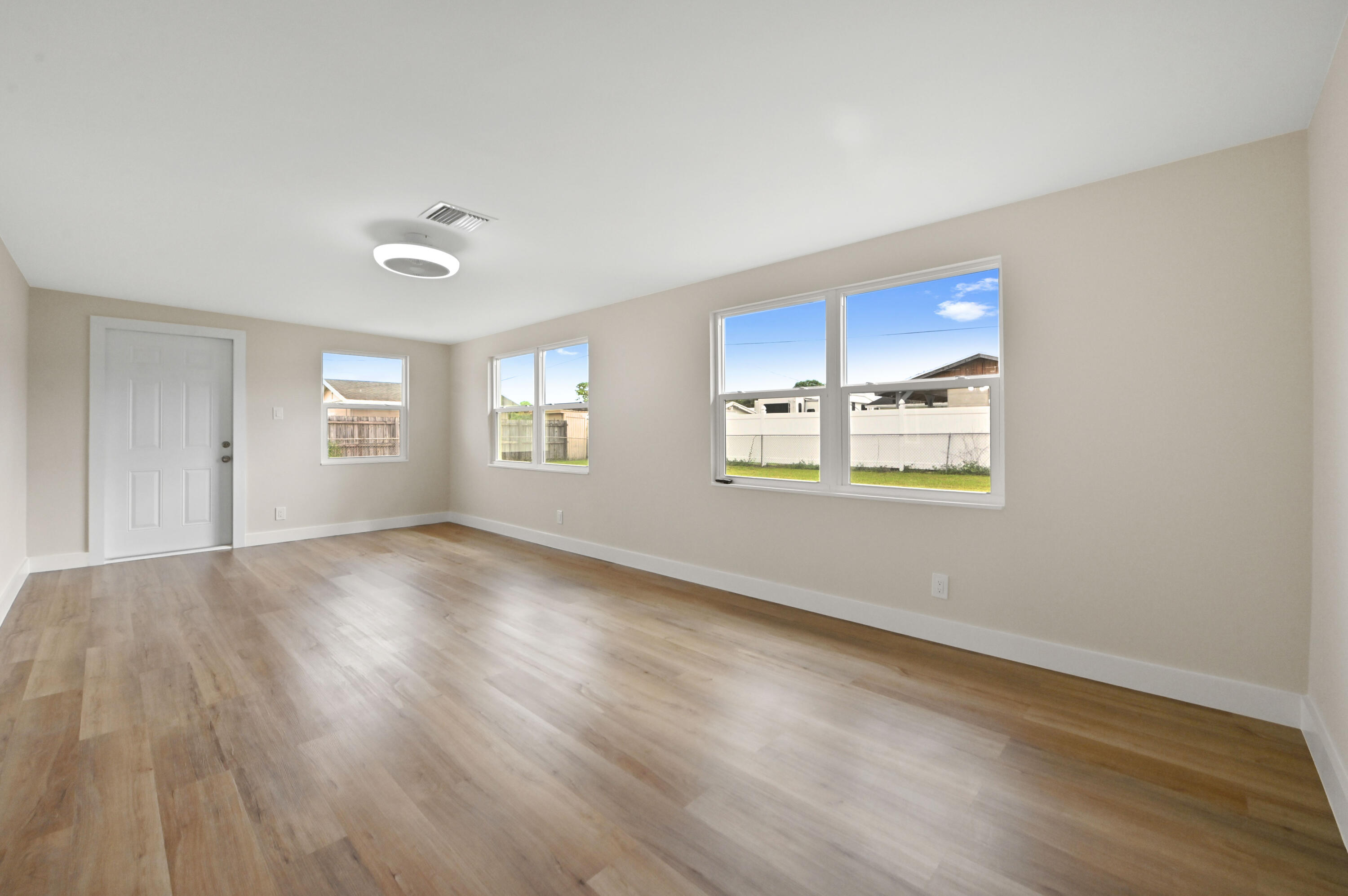 08 family room 01