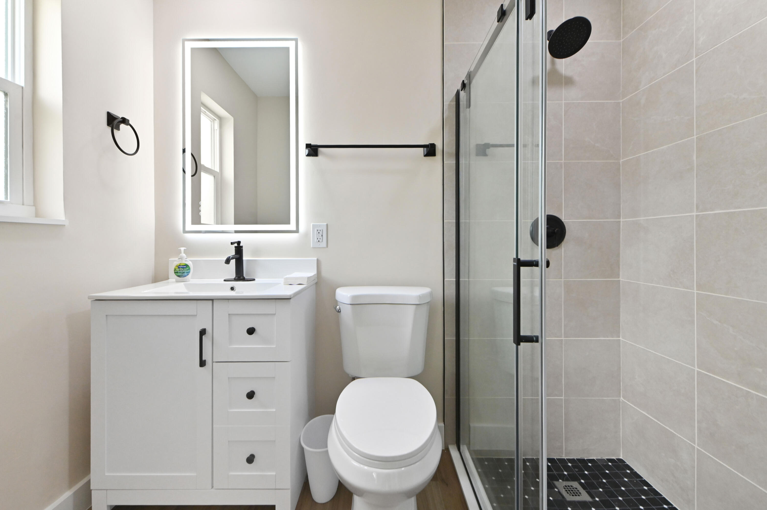 30 Bathroom 03