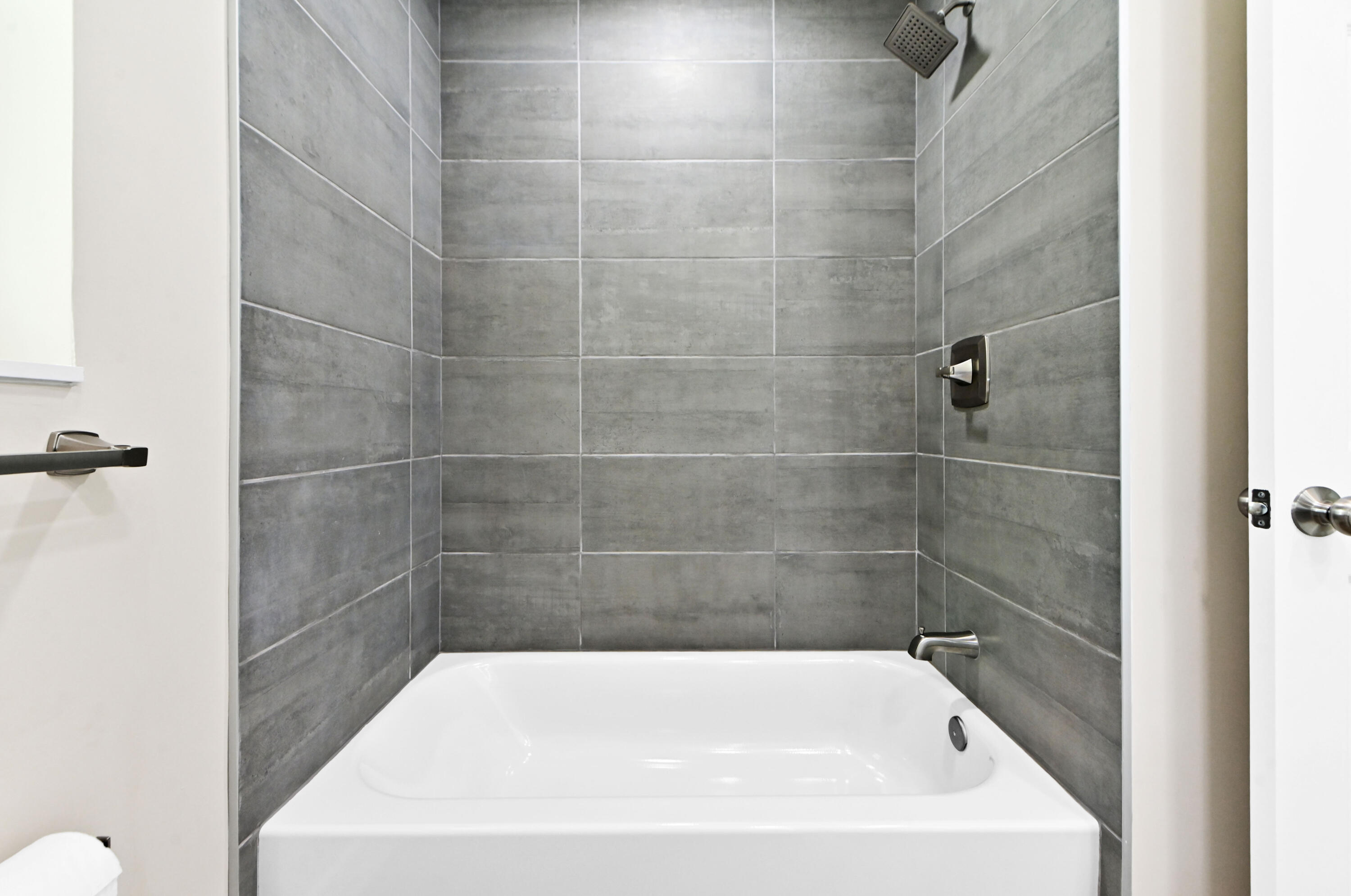 26 Bathroom 02