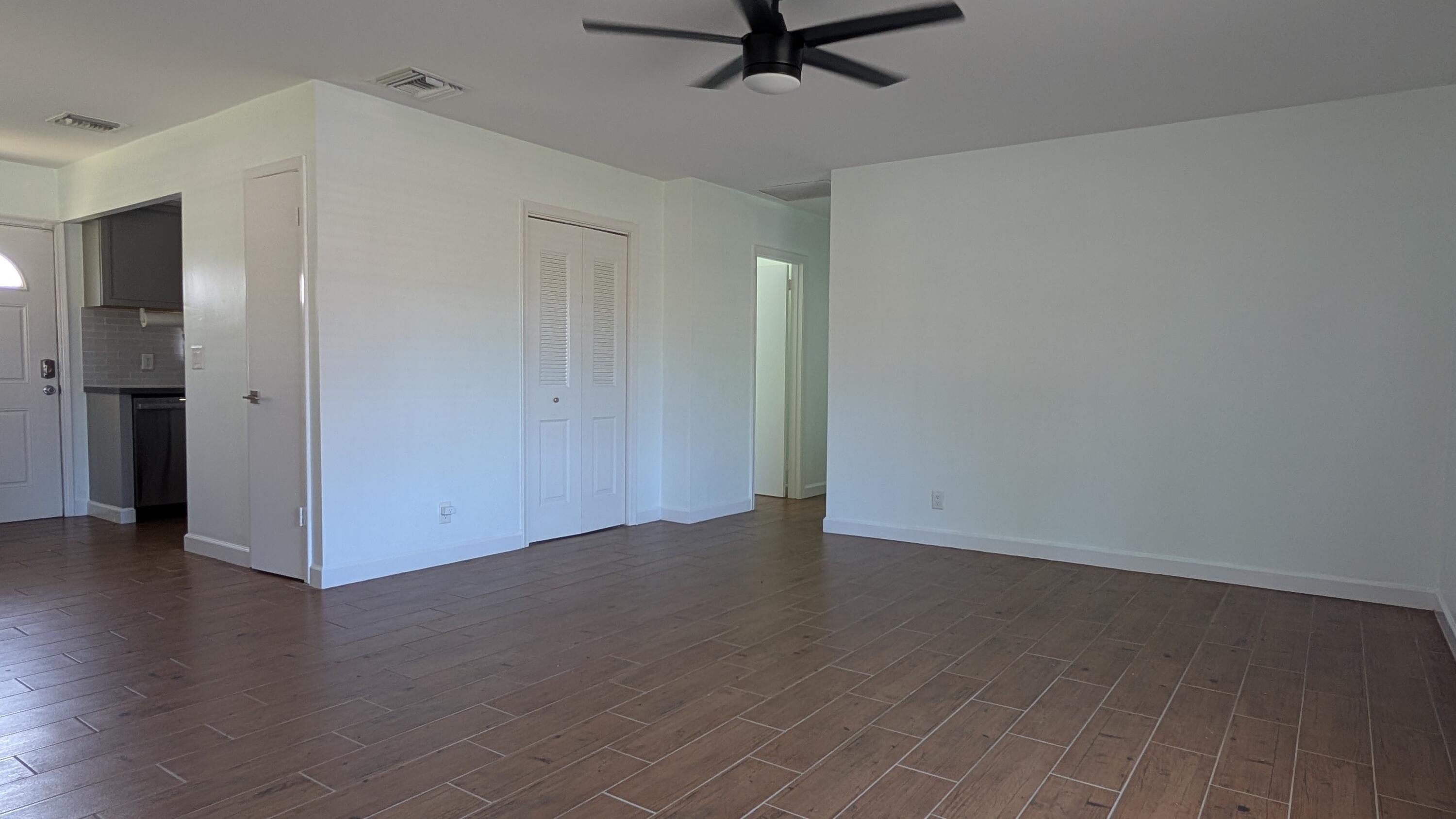 Living Room - 4