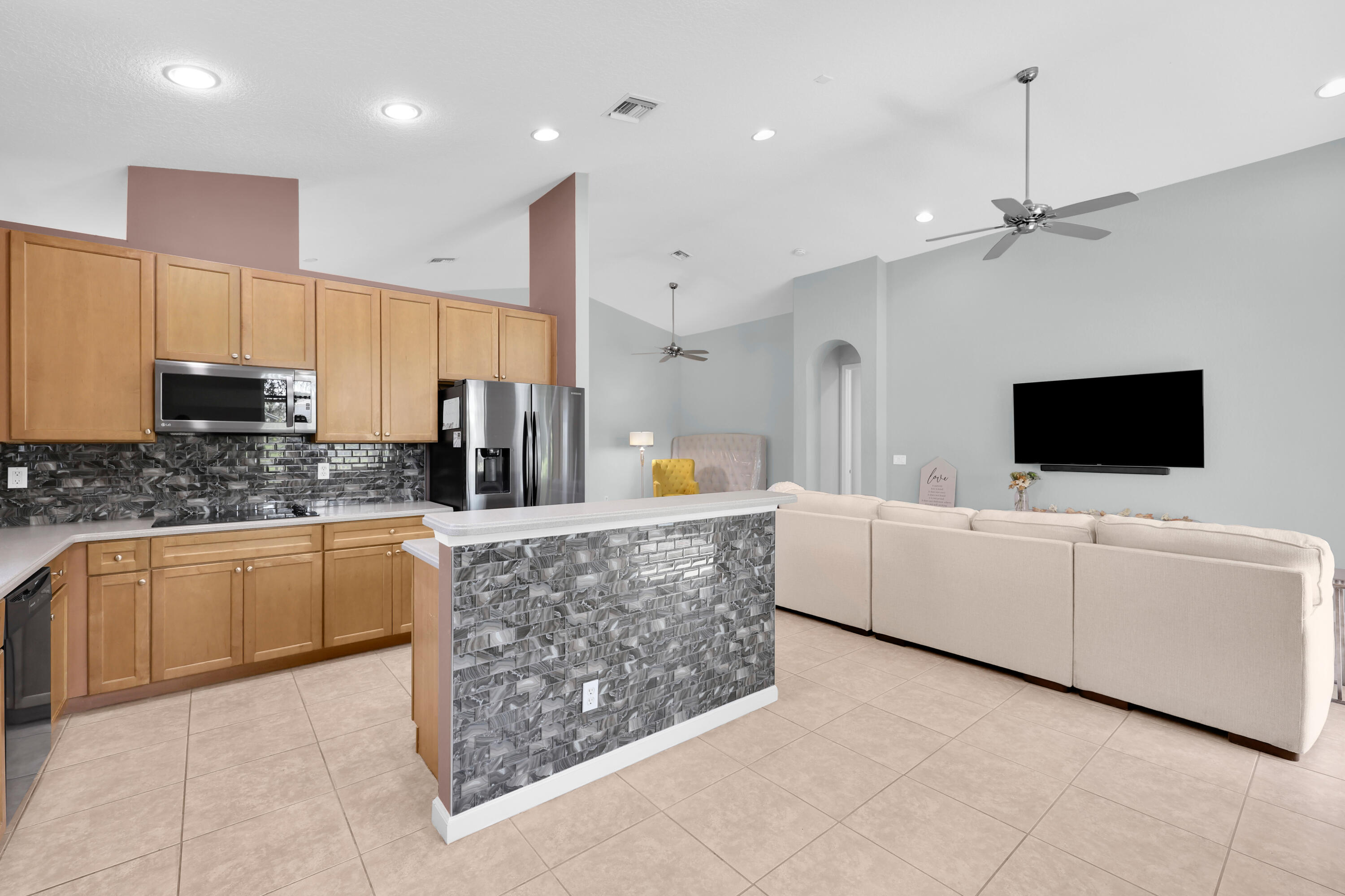 Kitchen/ Living Room View