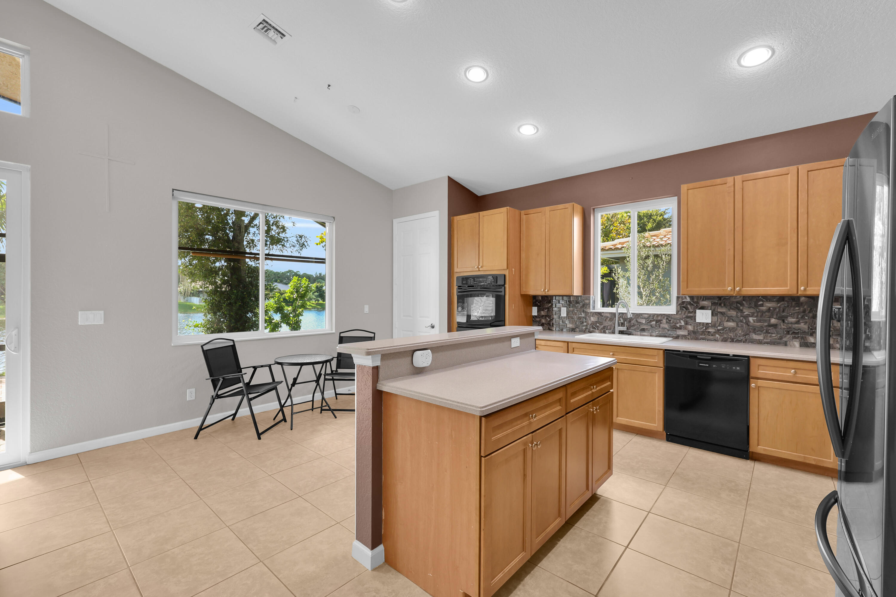 Kitchen / Breakfast Area